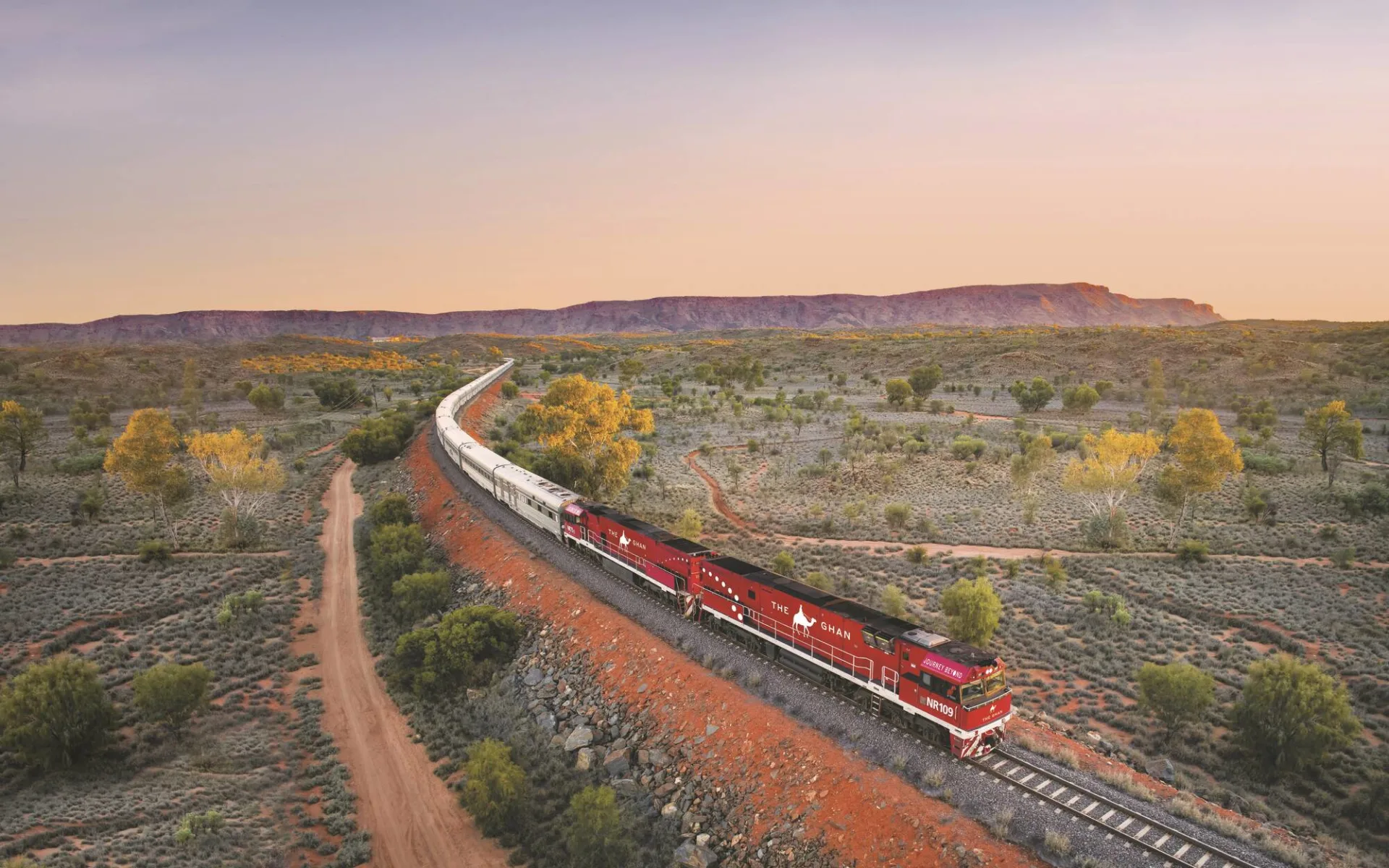 The Ghan - Expedition ab Darwin: JBRE-The-Ghan-Hero-MacDonnell-Ranges-NT-1-1