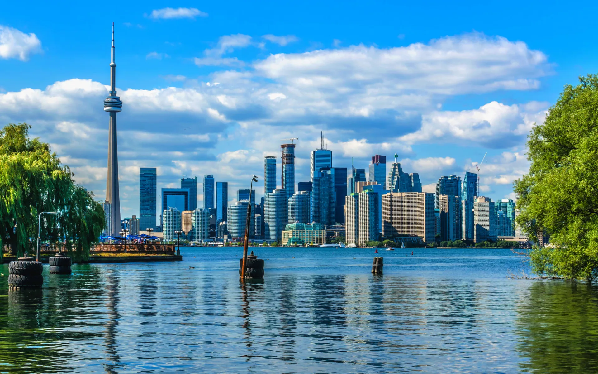 Individuelle Bahnreise zu den grossen Städten Ostkanadas ab Toronto: Kanada_Toronto_Skyline_Lake