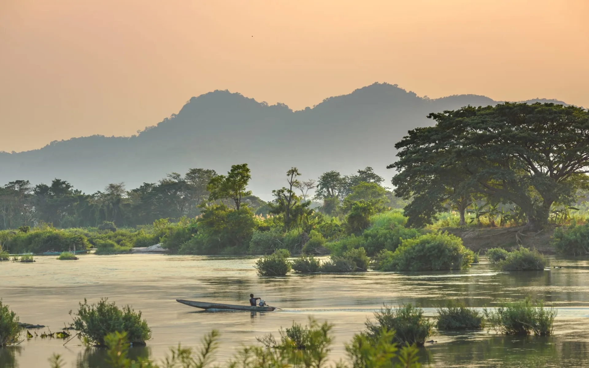 Liebliches Süd-Laos ab Pakse: Champasak: Mekong River 4000 islands