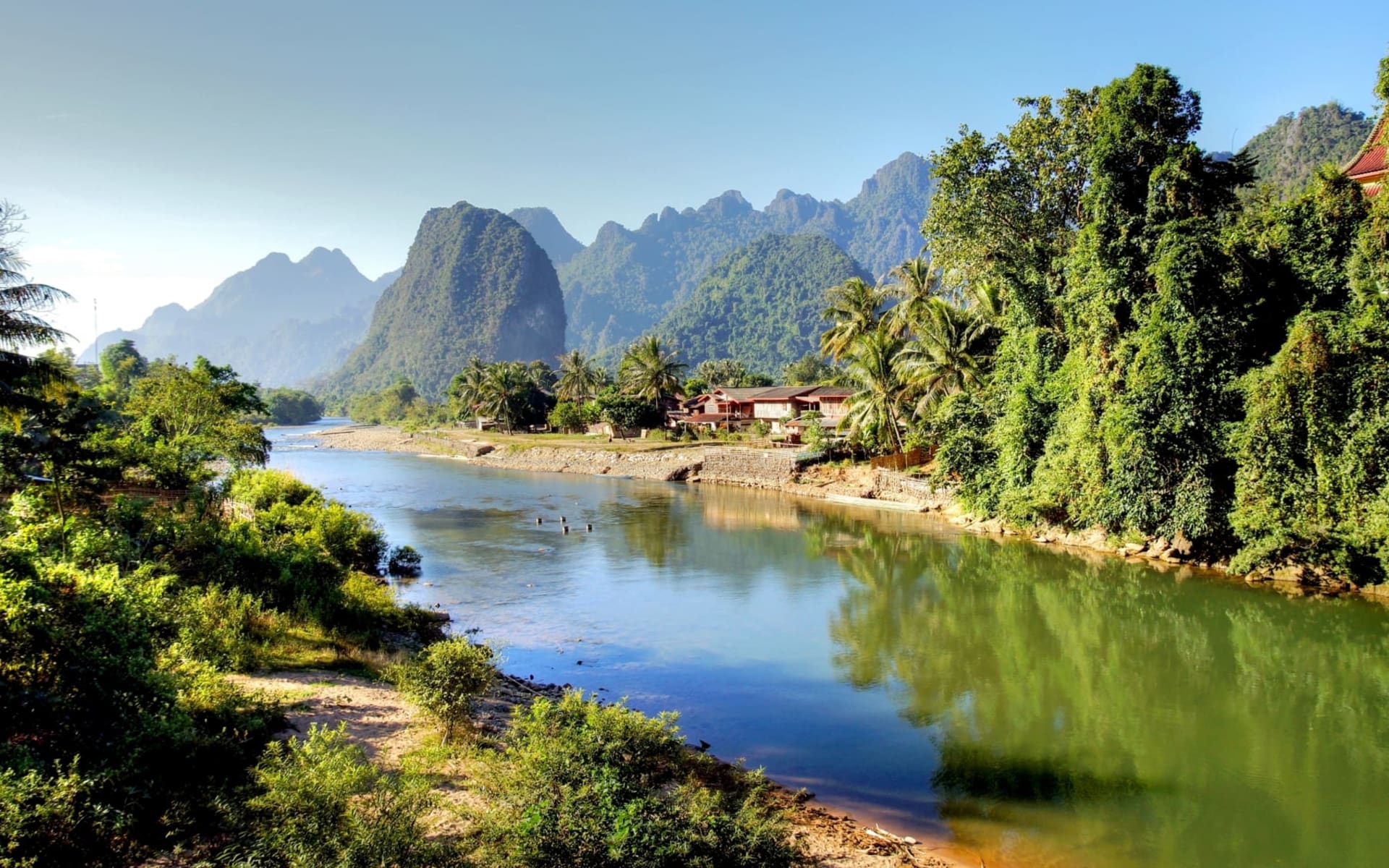 Im Schnellzug von Vientiane nach Luang Prabang: Vang Vieng