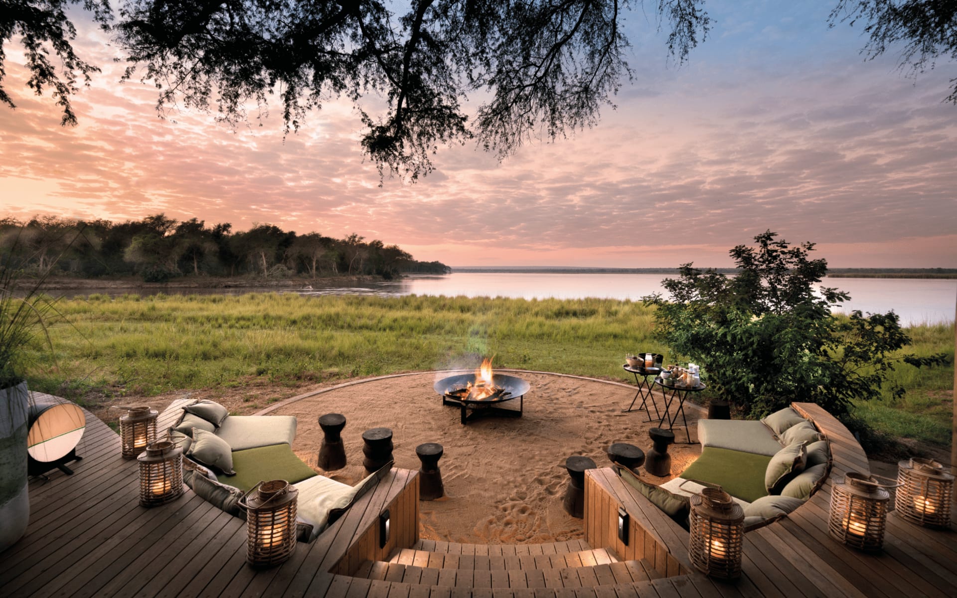 Lolebezi Safari Lodge in Lower Zambezi: Lolebezi_Fireplace