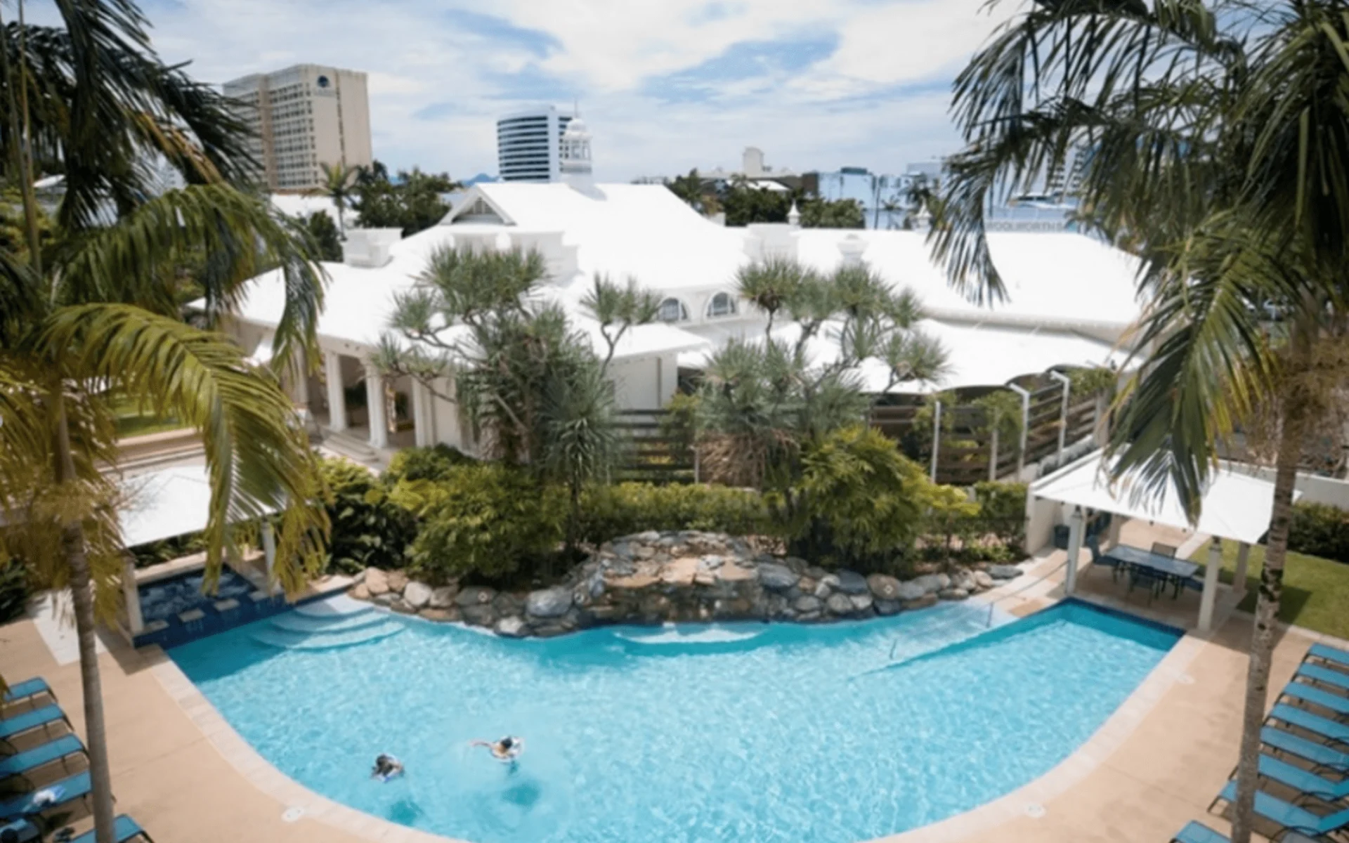 Mantra Esplanade in Cairns: Mantra Esplanade Pool