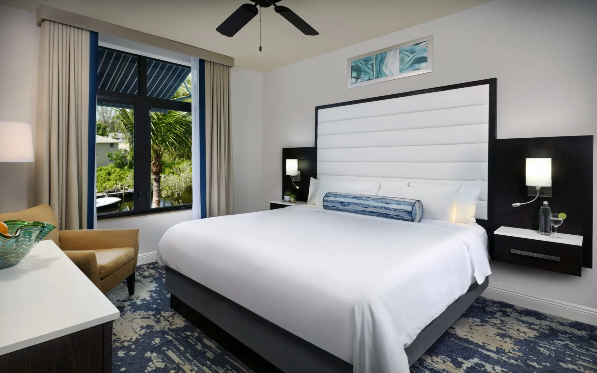 Naples Bay Resort & Marina: Naples Bay_Zimmer_Webseite