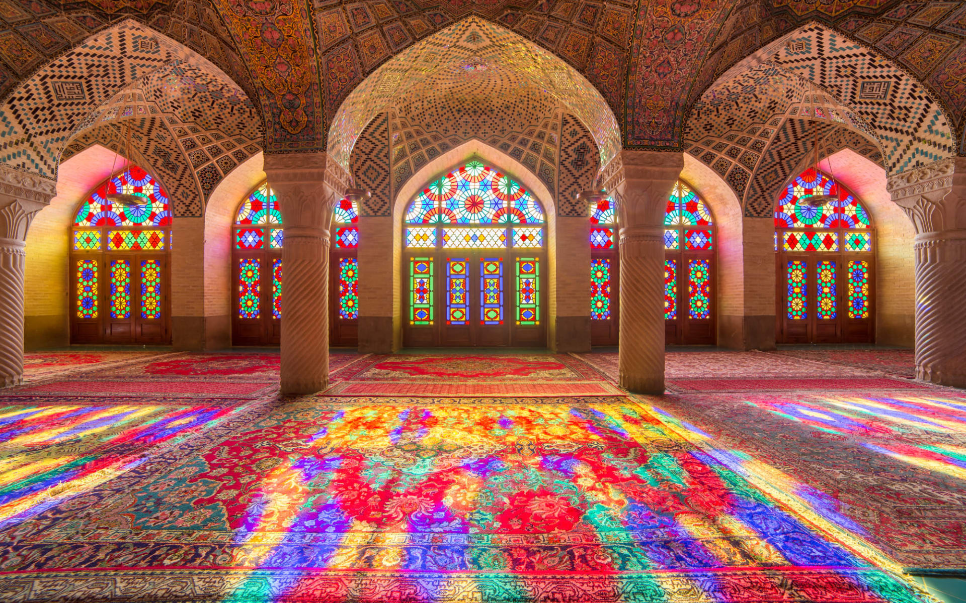 Persischer Golf - 3000 Jahre Handels- und Konfliktgeschichte ab Shiraz: Nasir Al-Mulk Mosque in Shiraz, Iran, also known as Pink Mosque