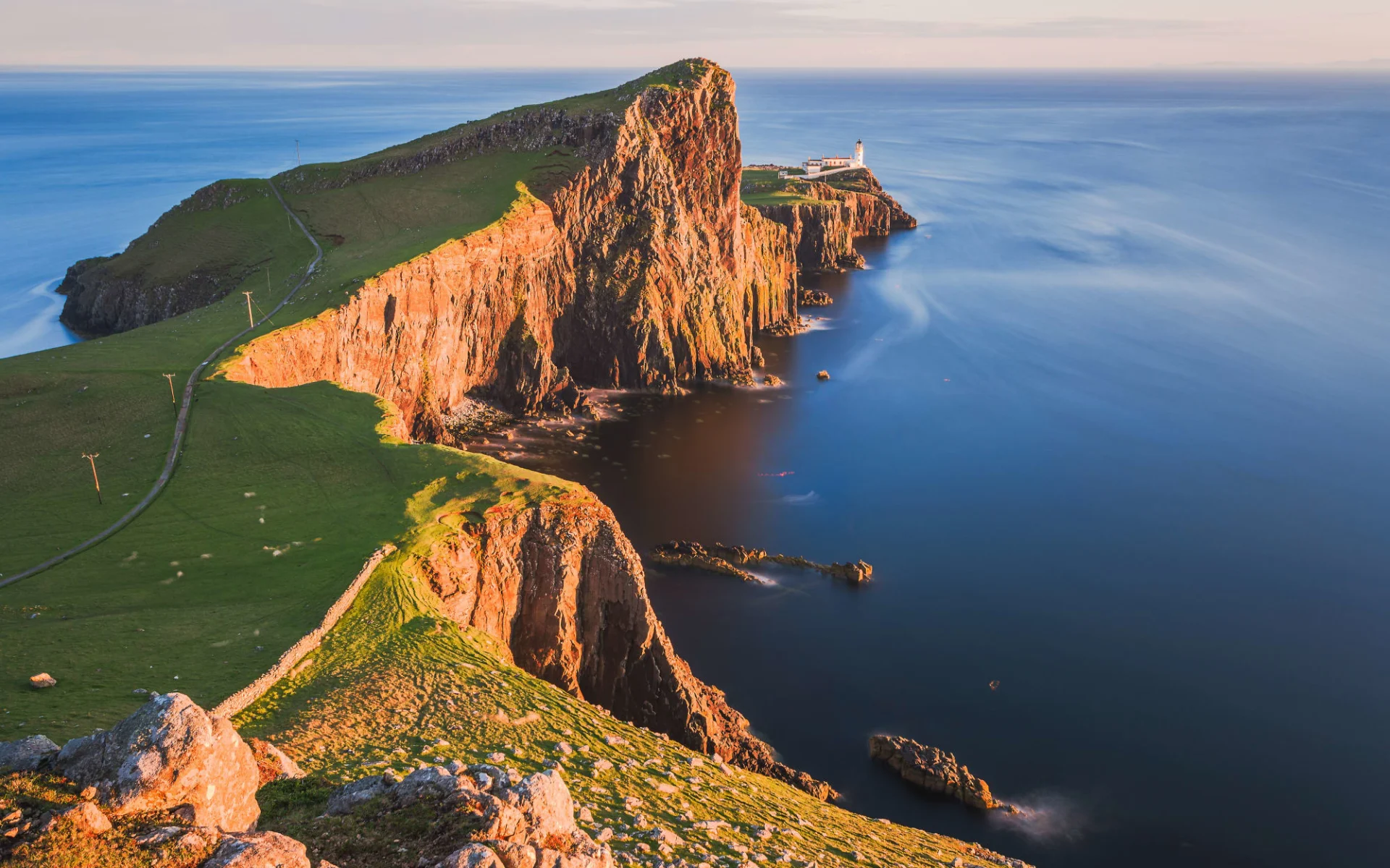 Schottland pur ab Edinburgh: Neist_point_Lighthouse_IsleofSkye_Scotland