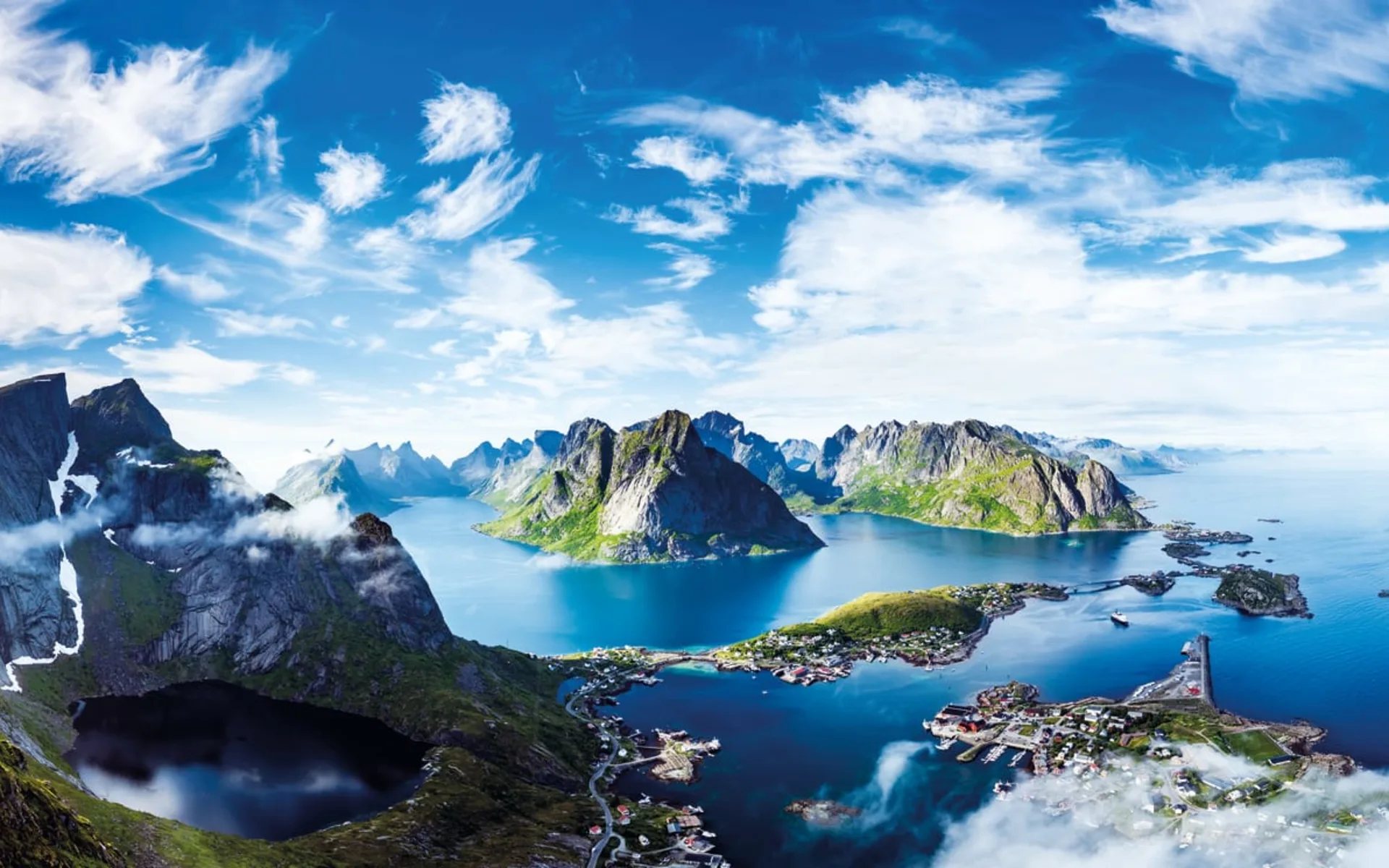 Nordkap und Lofoten ab Tromsö: Norwegen See mit Inseln