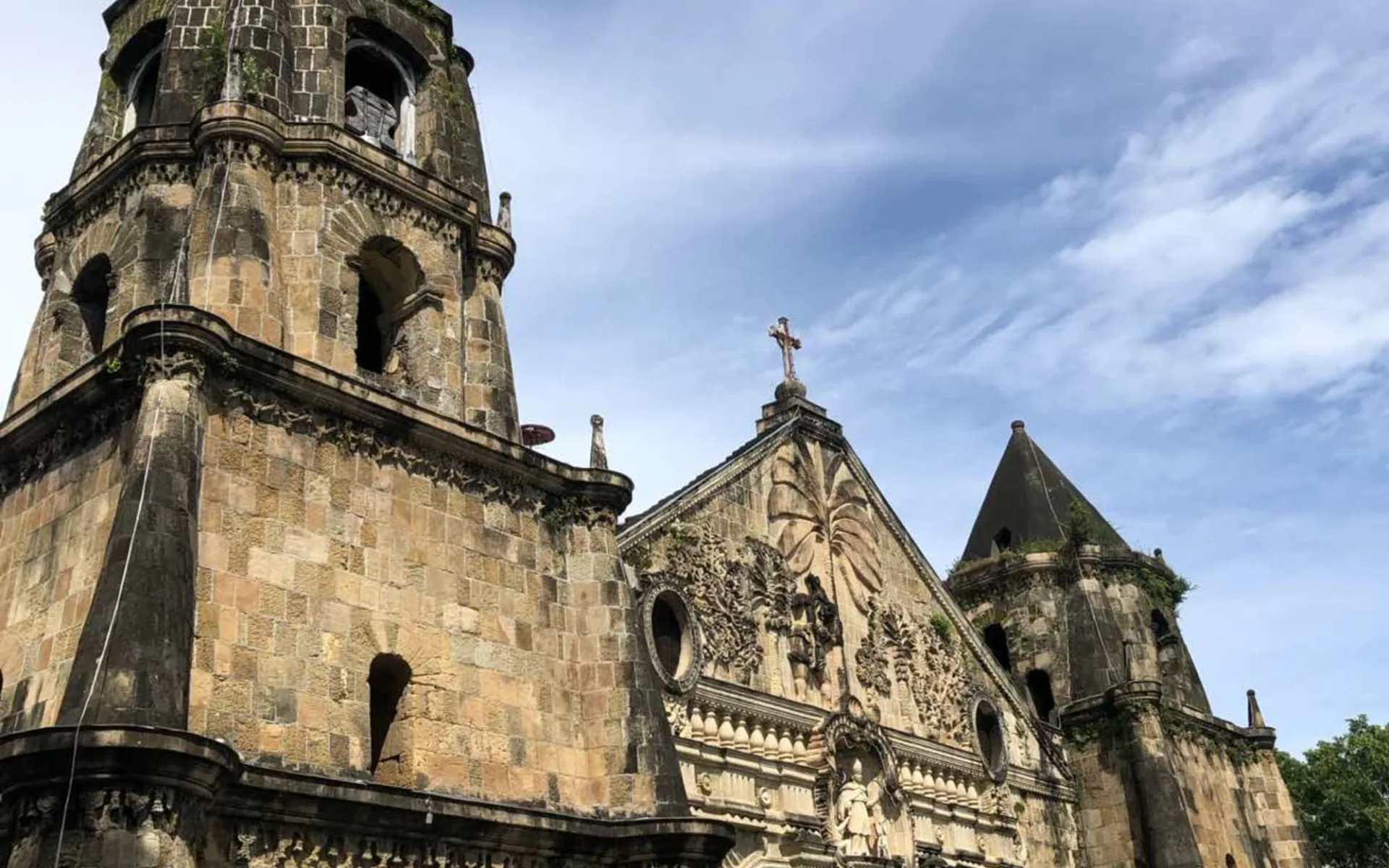 Inselwelt Visayas ab Negros: Panay Island Iloilo Miagao Church