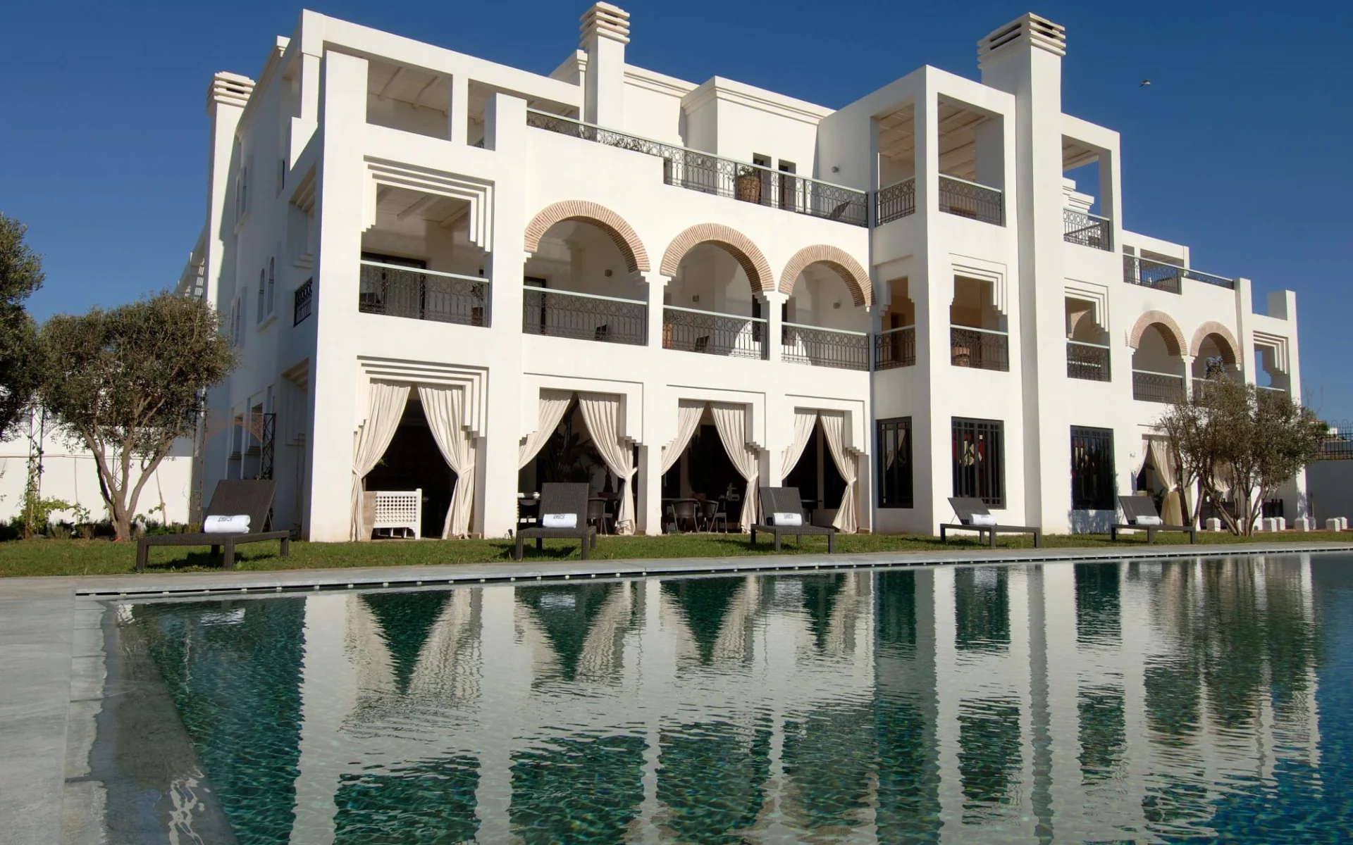 Riad Villa Blanche in Agadir: côté piscine