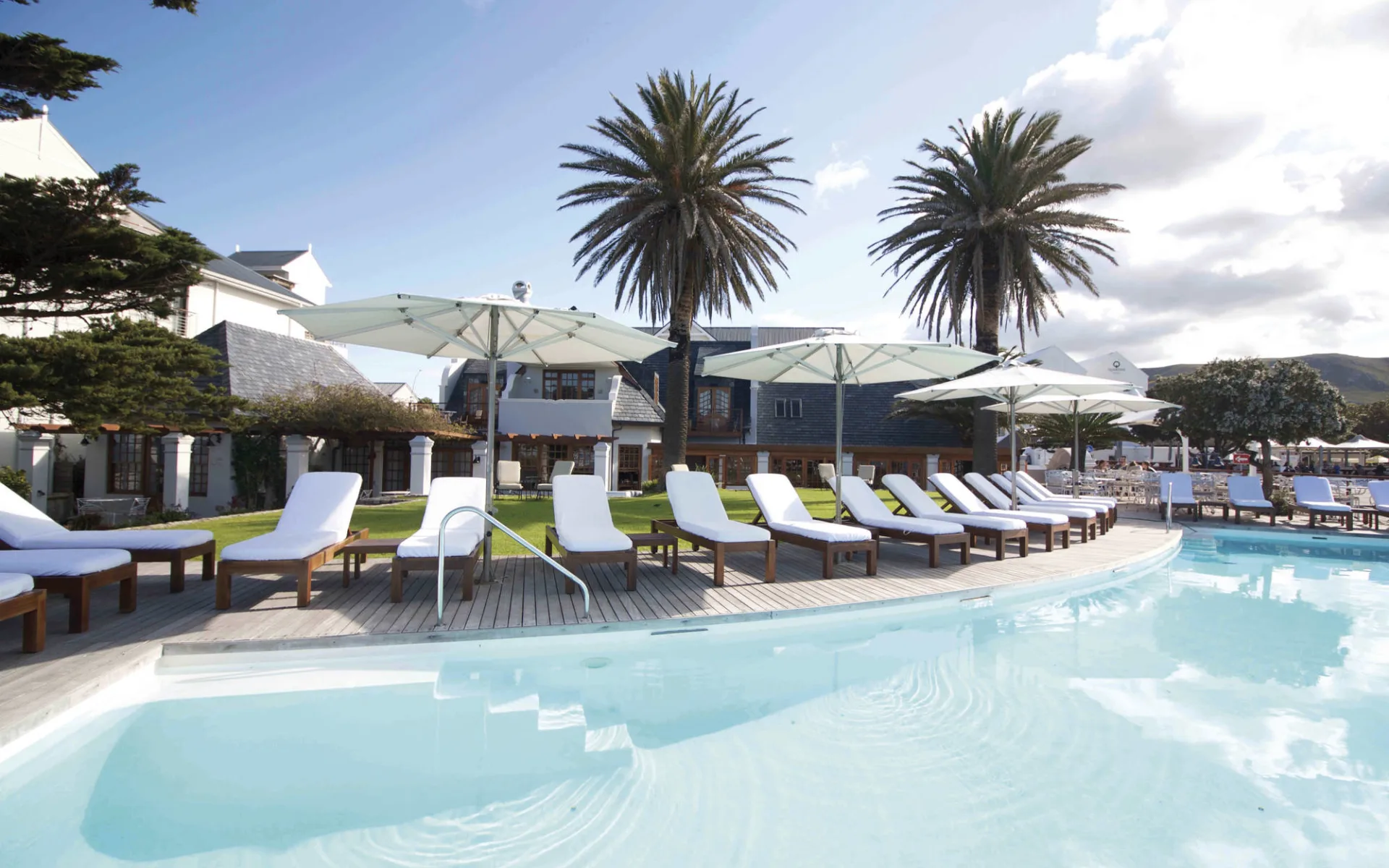 Harbour House in Hermanus: Harbour House - Swimmingpool mit Terrasse