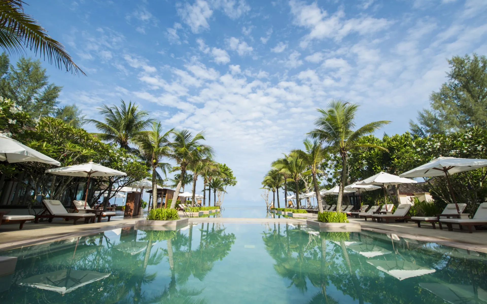 Layana Resort & Spa in Ko Lanta: Main Infinity Pool