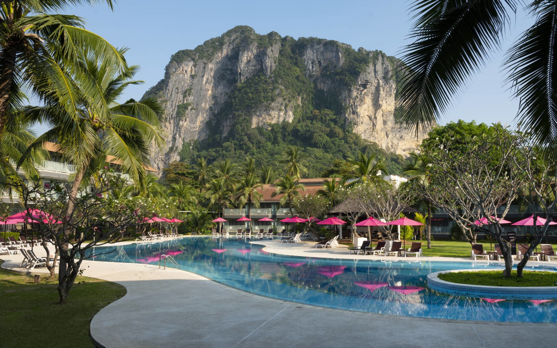 Aonang Villa Resort in Krabi: Main Pool