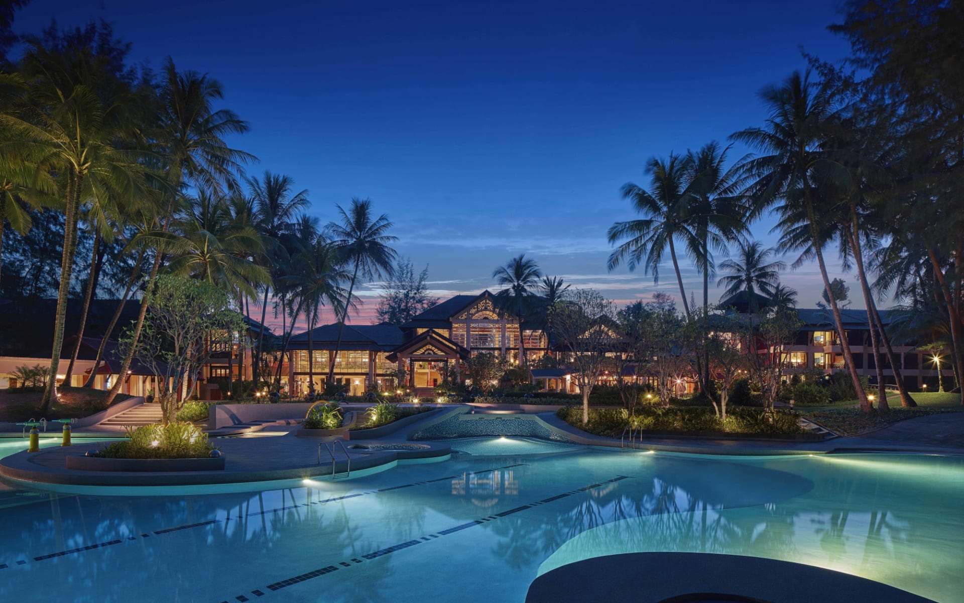 Dusit Thani Laguna Phuket: Pool by Night