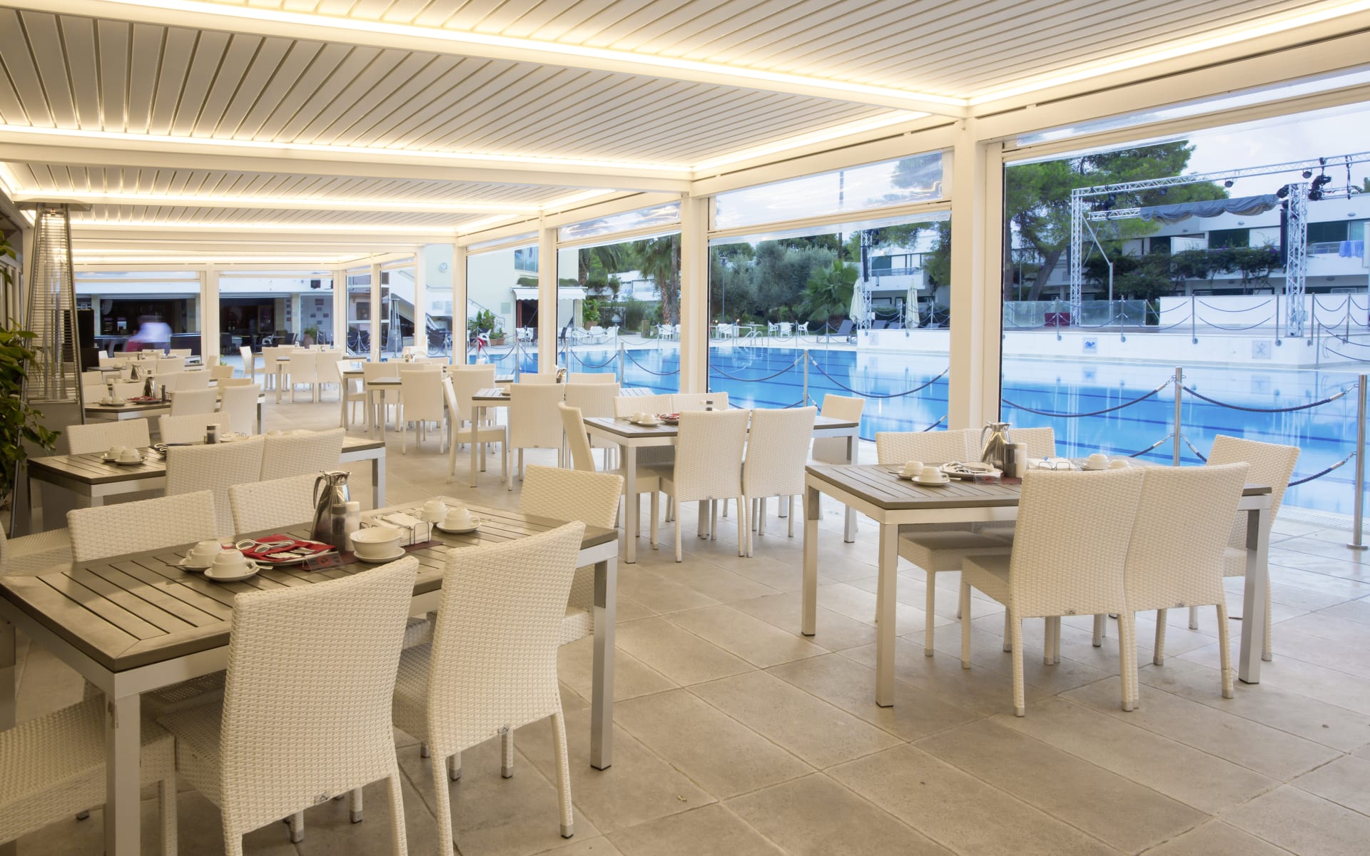 Badeferien im ROBINSON APULIA ab Brindisi: Robinson_Club_Apulia_Restaurant_119056a4-795e-40db-8ef0-f59817eb162c