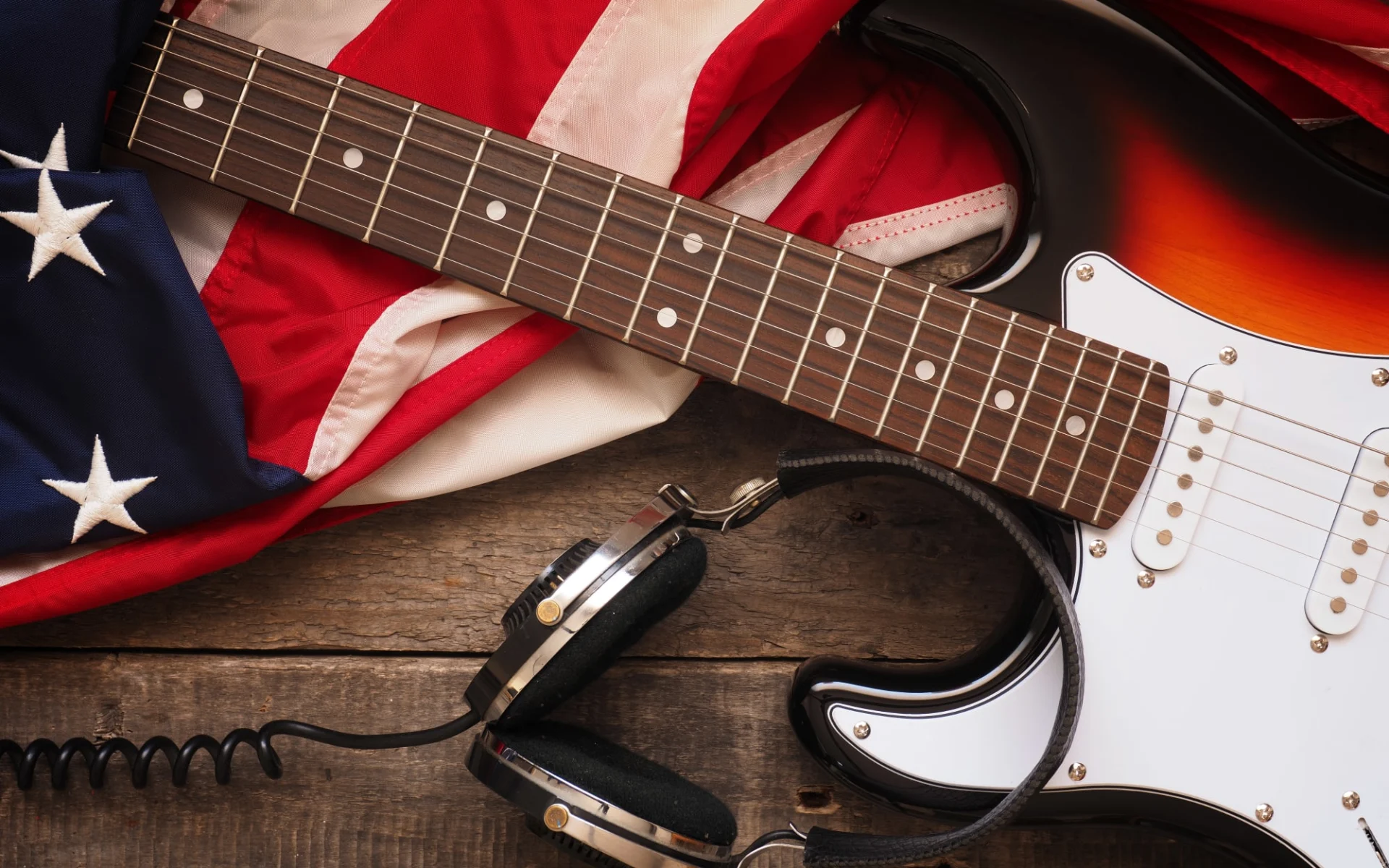 Music Trail ab Nashville: Rock_Guitar_Headphones_American_Flag