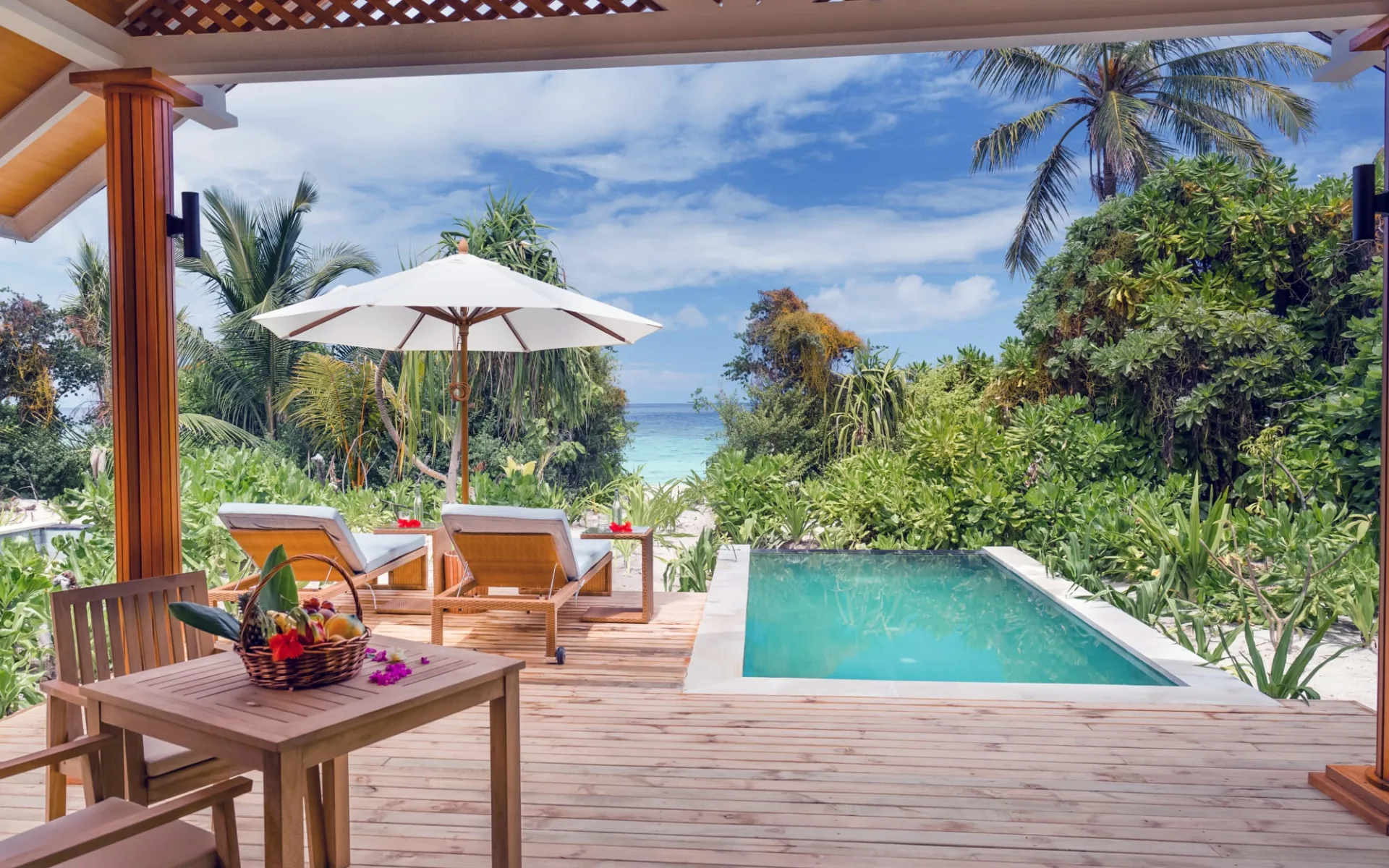 Kudafushi Resort & Spa in Raa-Atoll: Beach Villa Pool