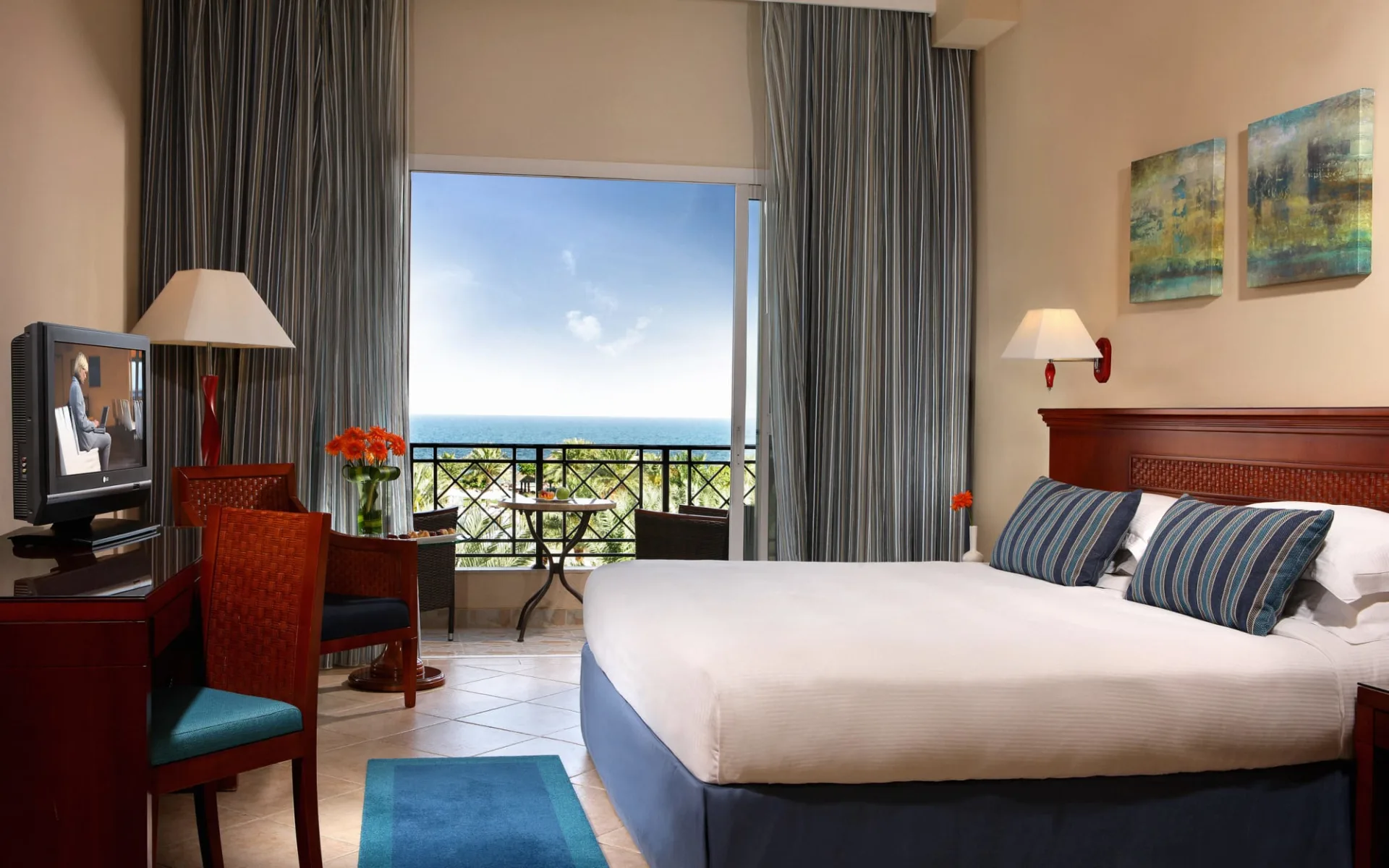 Fujairah Rotana Resort & Spa:  Classic Balcony