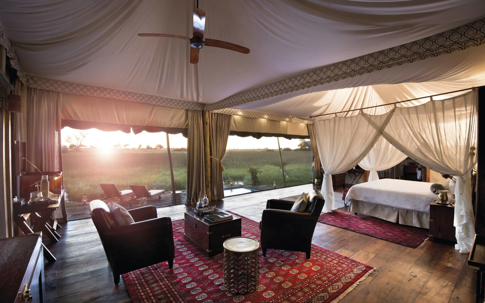 Duba Plains Suite in Okavango Delta:  Duba Plains Suite - Zimmer mit Sitzecke c Great Plains