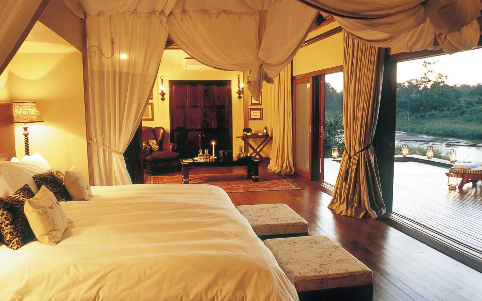 Lion Sands Narina Lodge in Sabi Sands:  Narina Lodge - Suite Bedroom