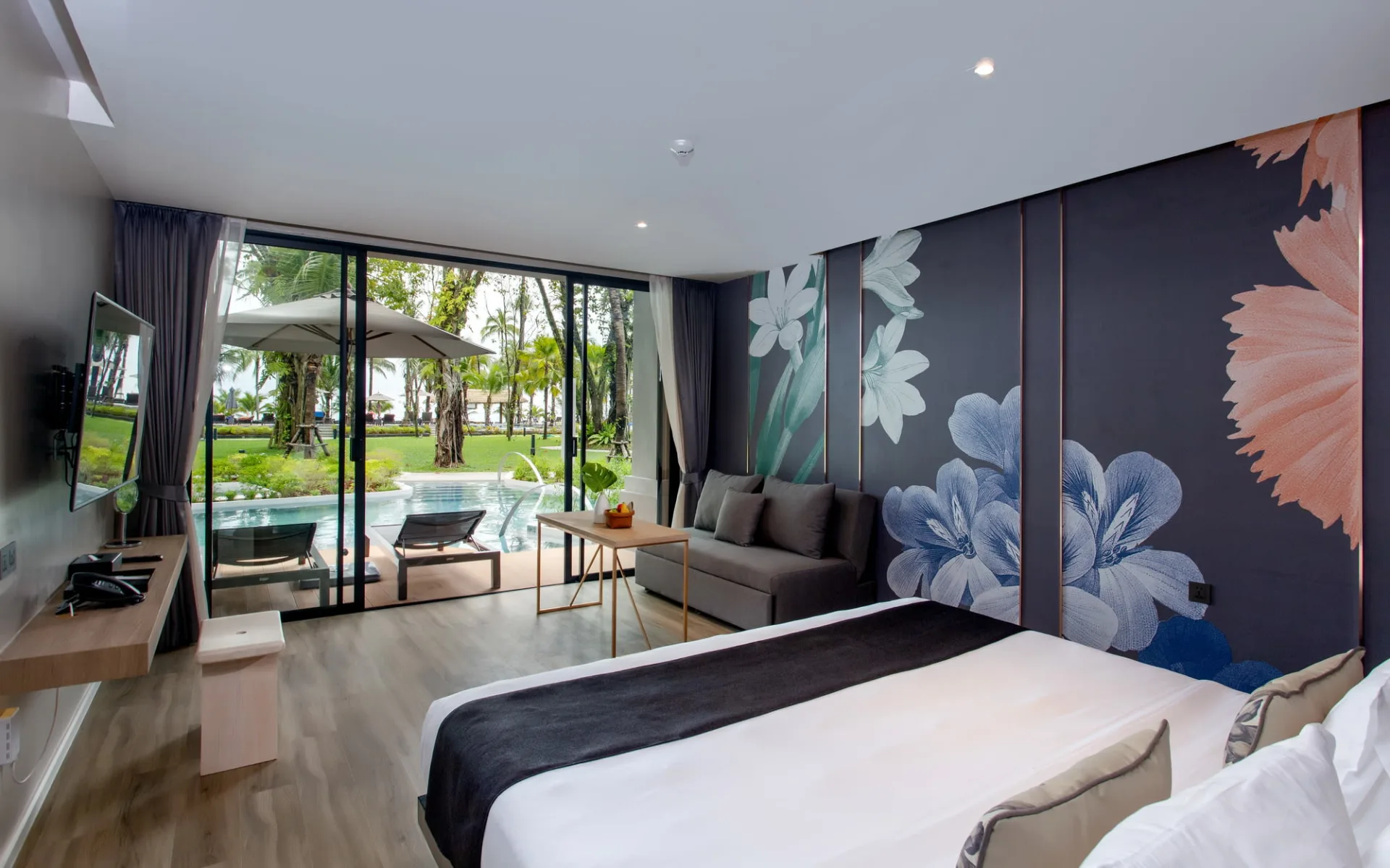 La Flora Khao Lak: Seaside Pool Access