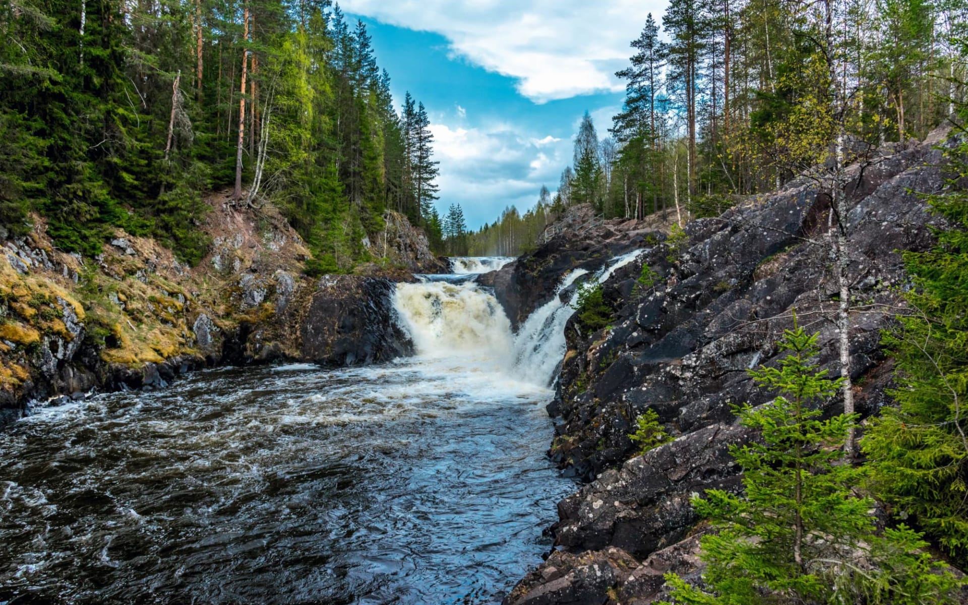 Abenteuer Karelien ab St. Petersburg: Russland_Kivach_Wasserfall_