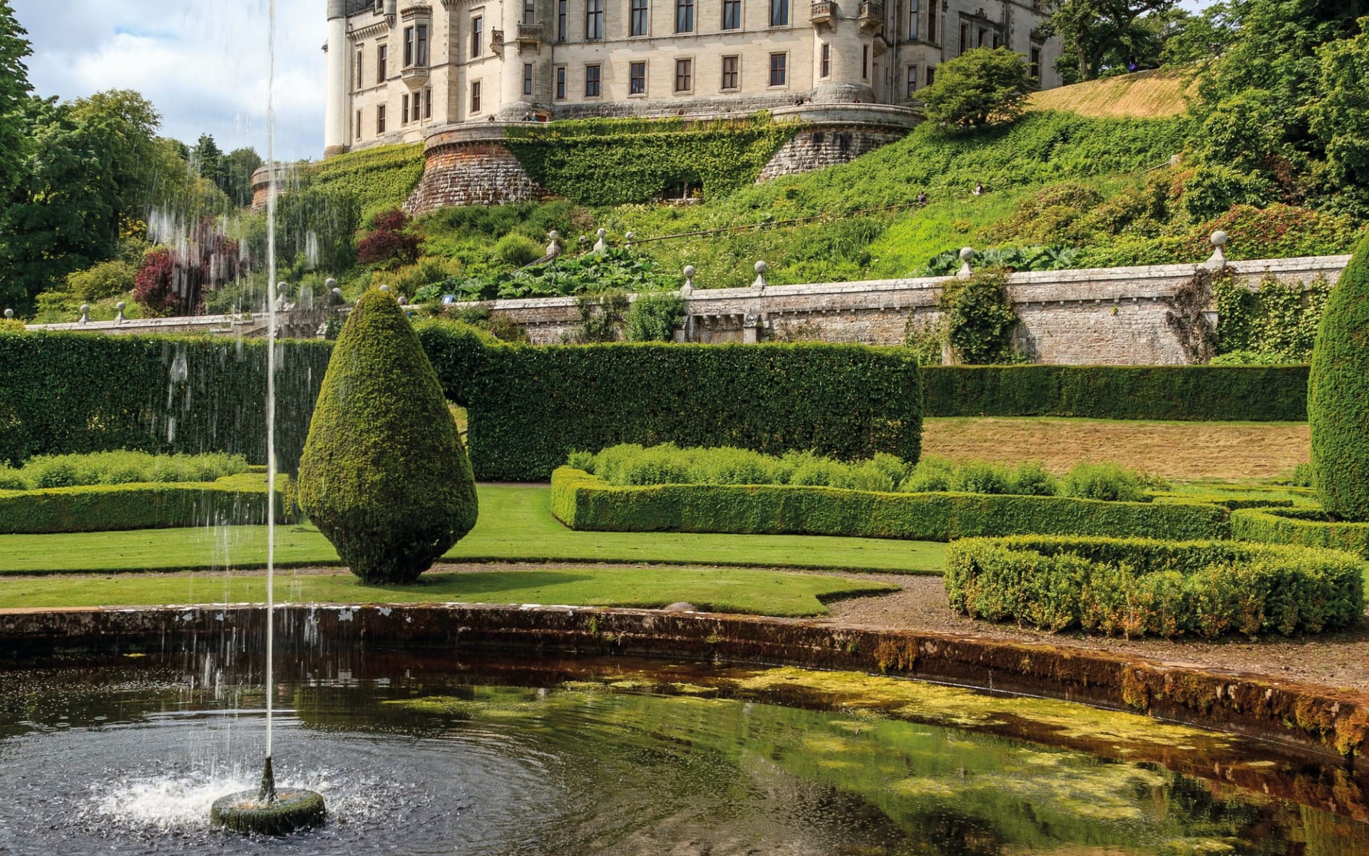 Steinkreise, Schlösser und Sandstrände ab Edinburgh: Schottland_DunrobinCastle_