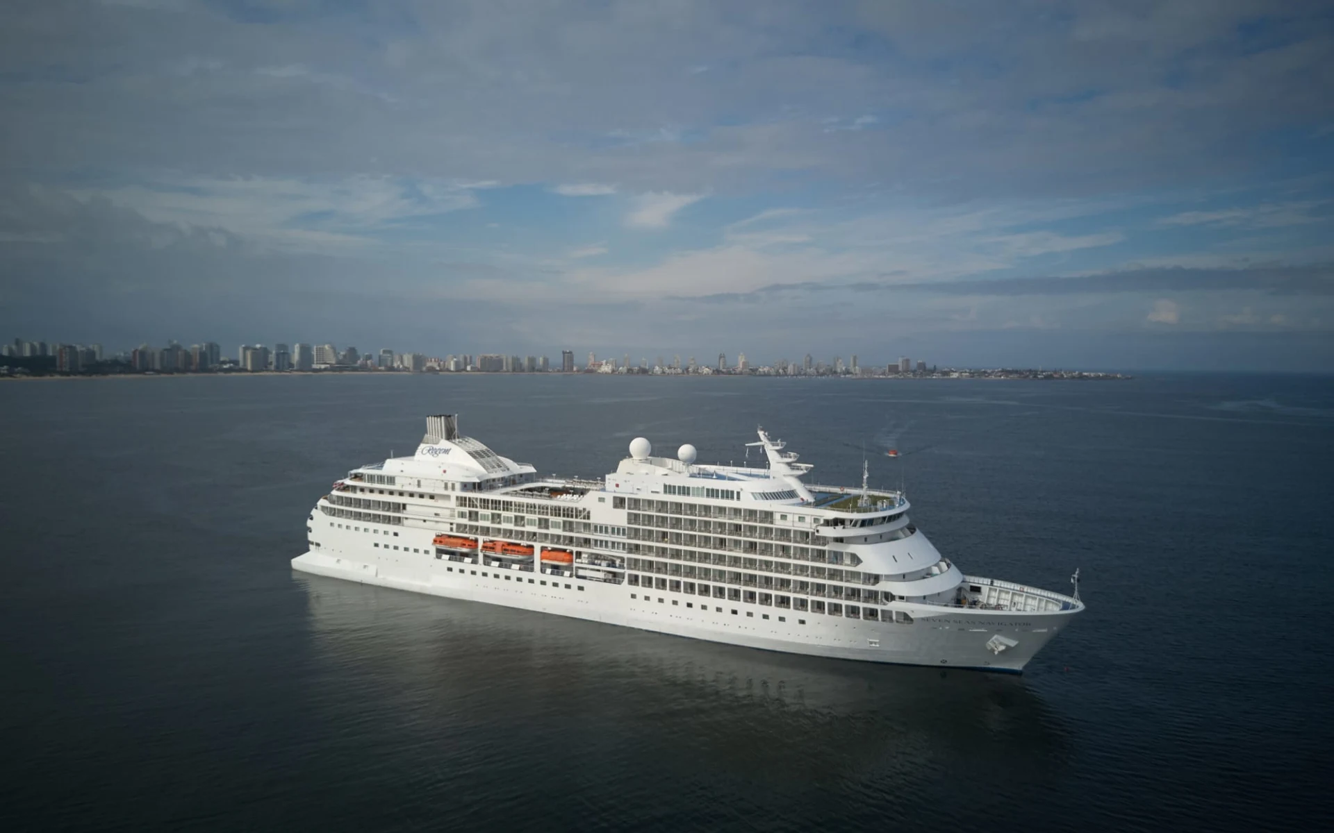 Entdeckung der Westafrika Passage ab Kapstadt: Seven Seas Navigator in South America_2025-09-29_14-13-37