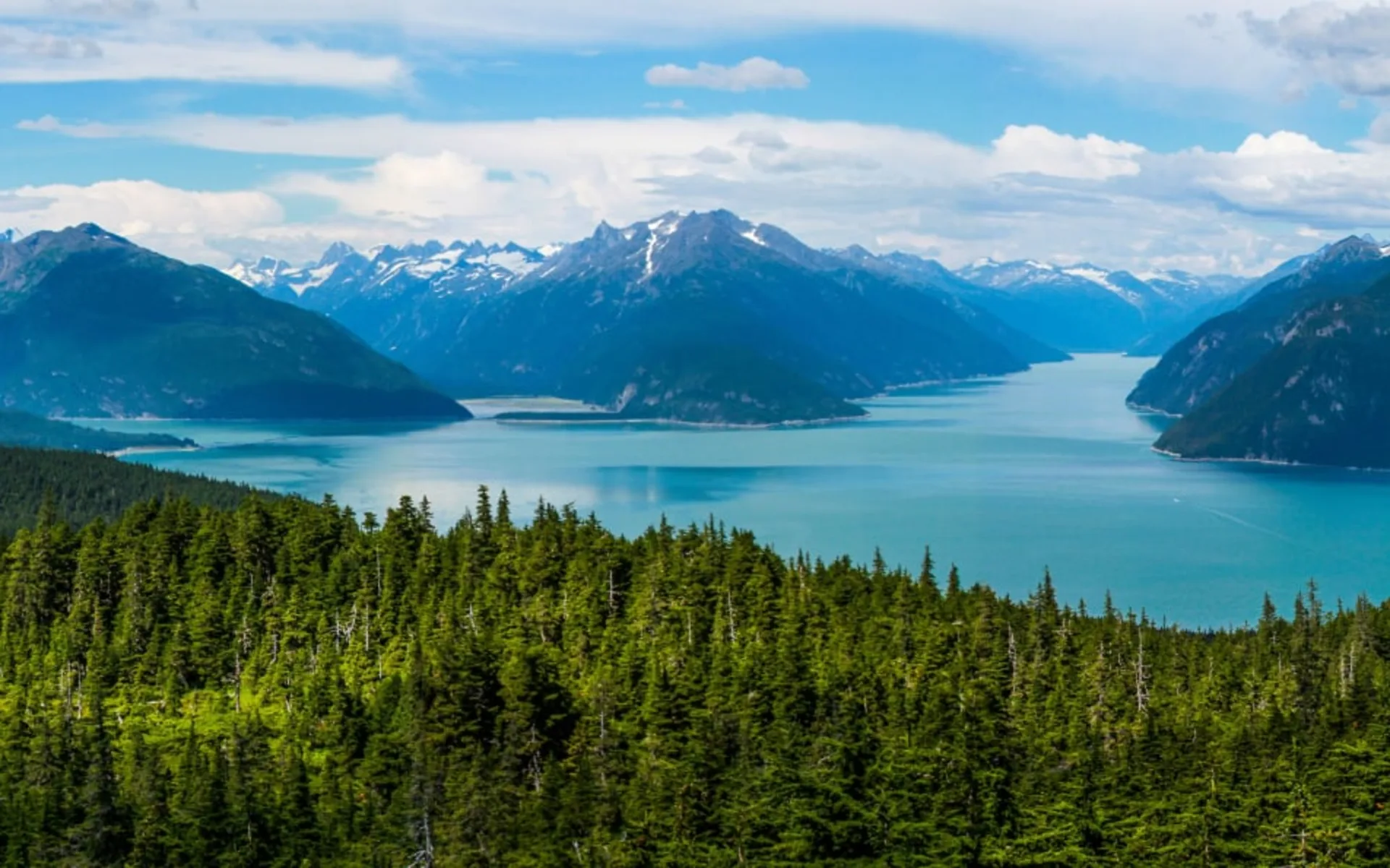 Hotel Halsingland in Haines: shutterstock_1248167641_haines