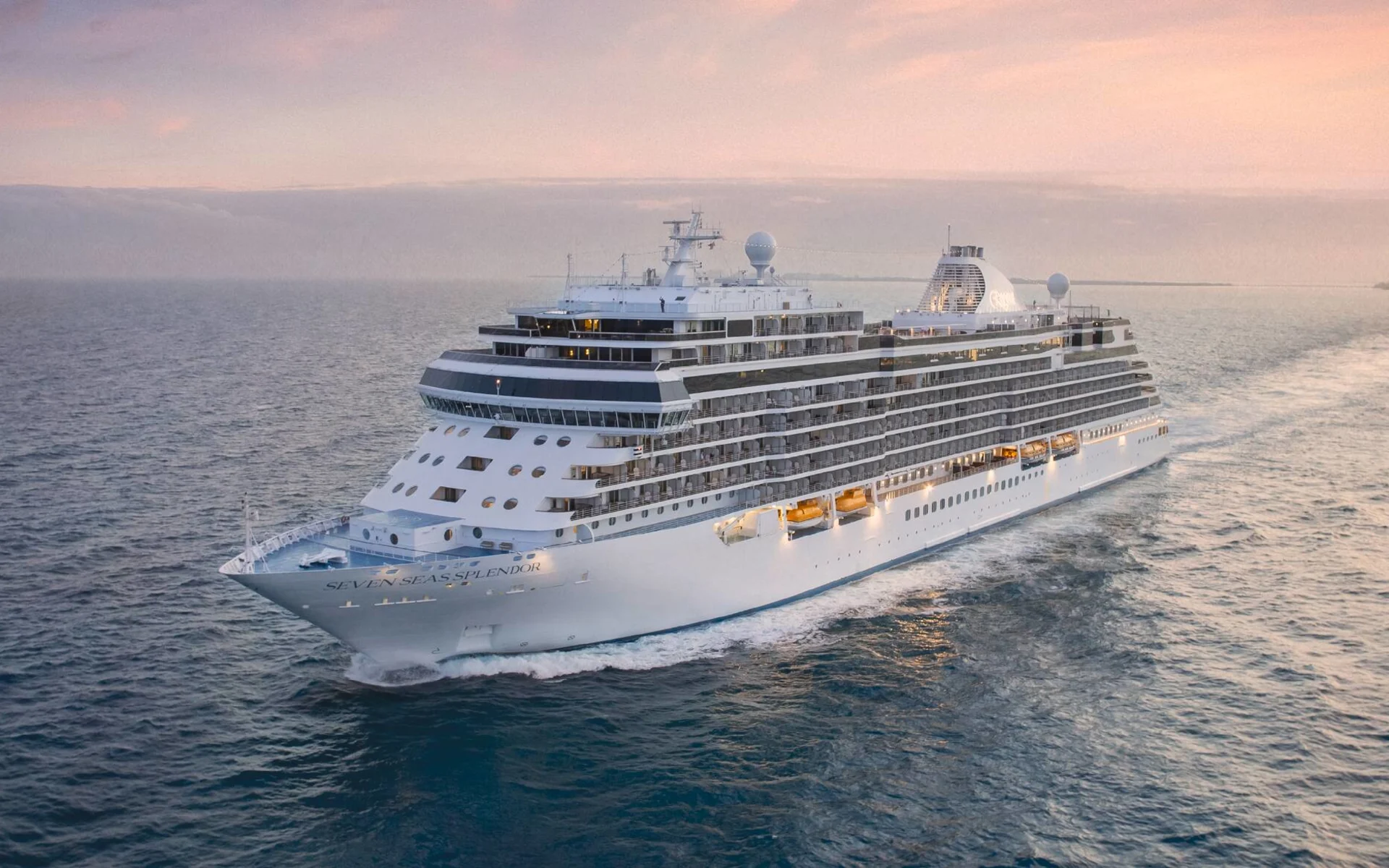 Cartagena und den Panamakanal stillvoll erleben ab Miami: SPL - Ship Aerial Sunset V2_2025-01-03_09-59-20