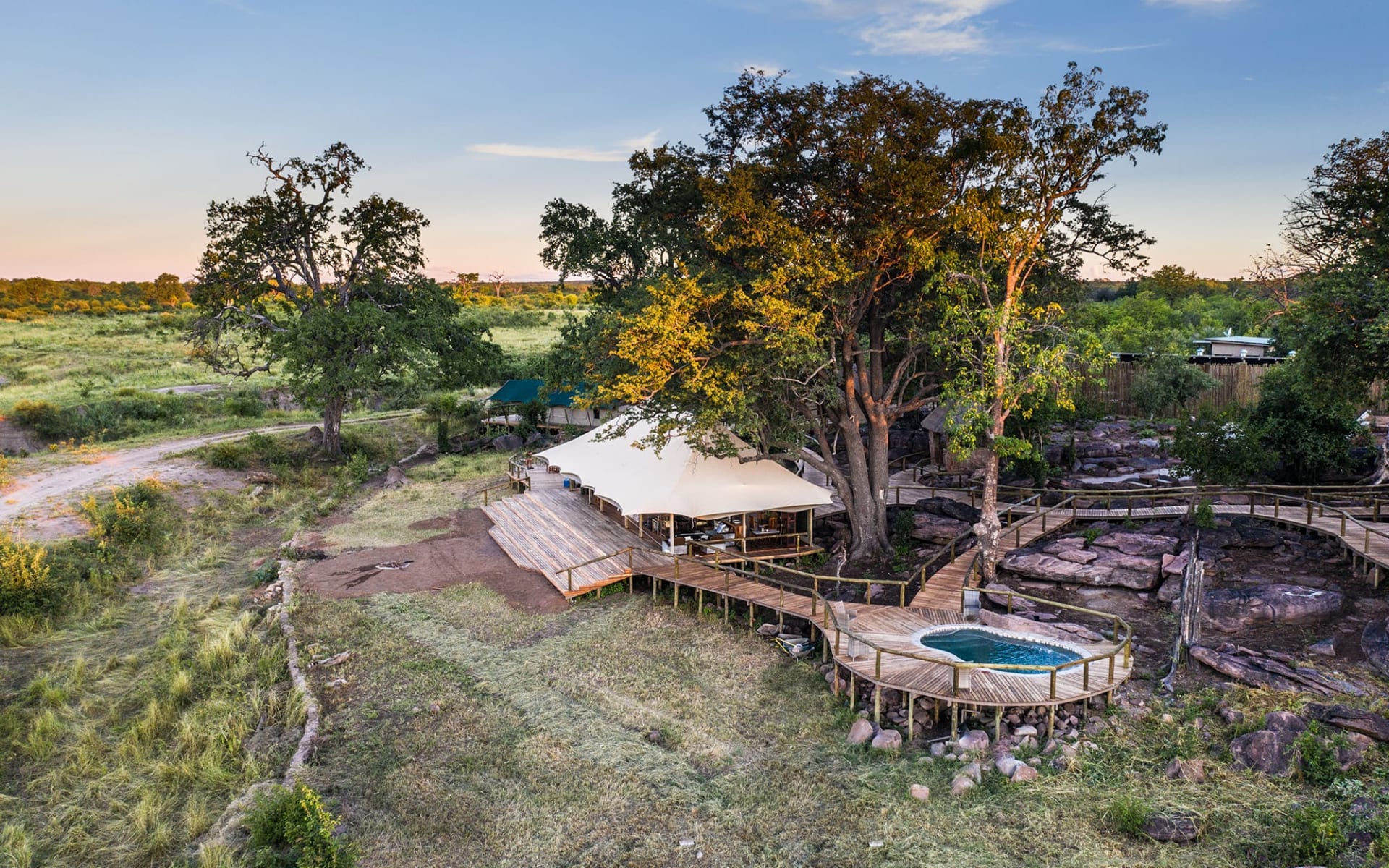 Deteema Springs Camp in Hwange Nationalpark: Südliches-Afrika_Zimbabwe_Hwange-Nationalpark_Hotelbilder-Hwange-Nationalpark_Deteema-Srpings-Camp_exterior-Deteema-Springs-Camp---Lufaufnahme-Camp-c-Machabe-Safaris-16524