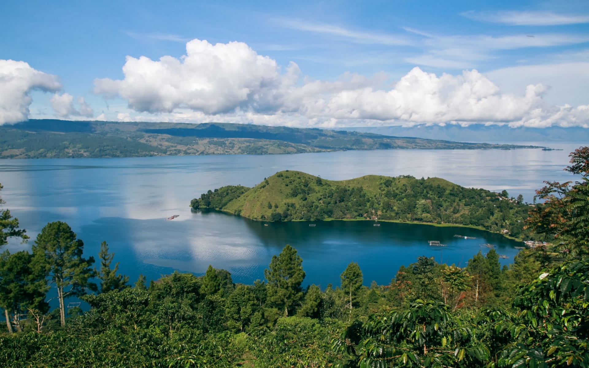 Sumatra Überlandreise ab Medan: Sumatra Lake Toba