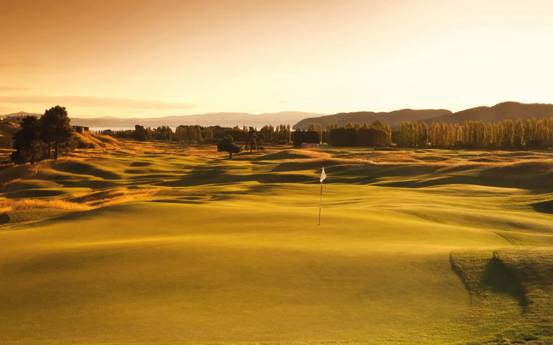 Golfen auf Neuseelands schönsten Plätzen ab Auckland: Taupo - Kinloch Club Taupo Golfplatz