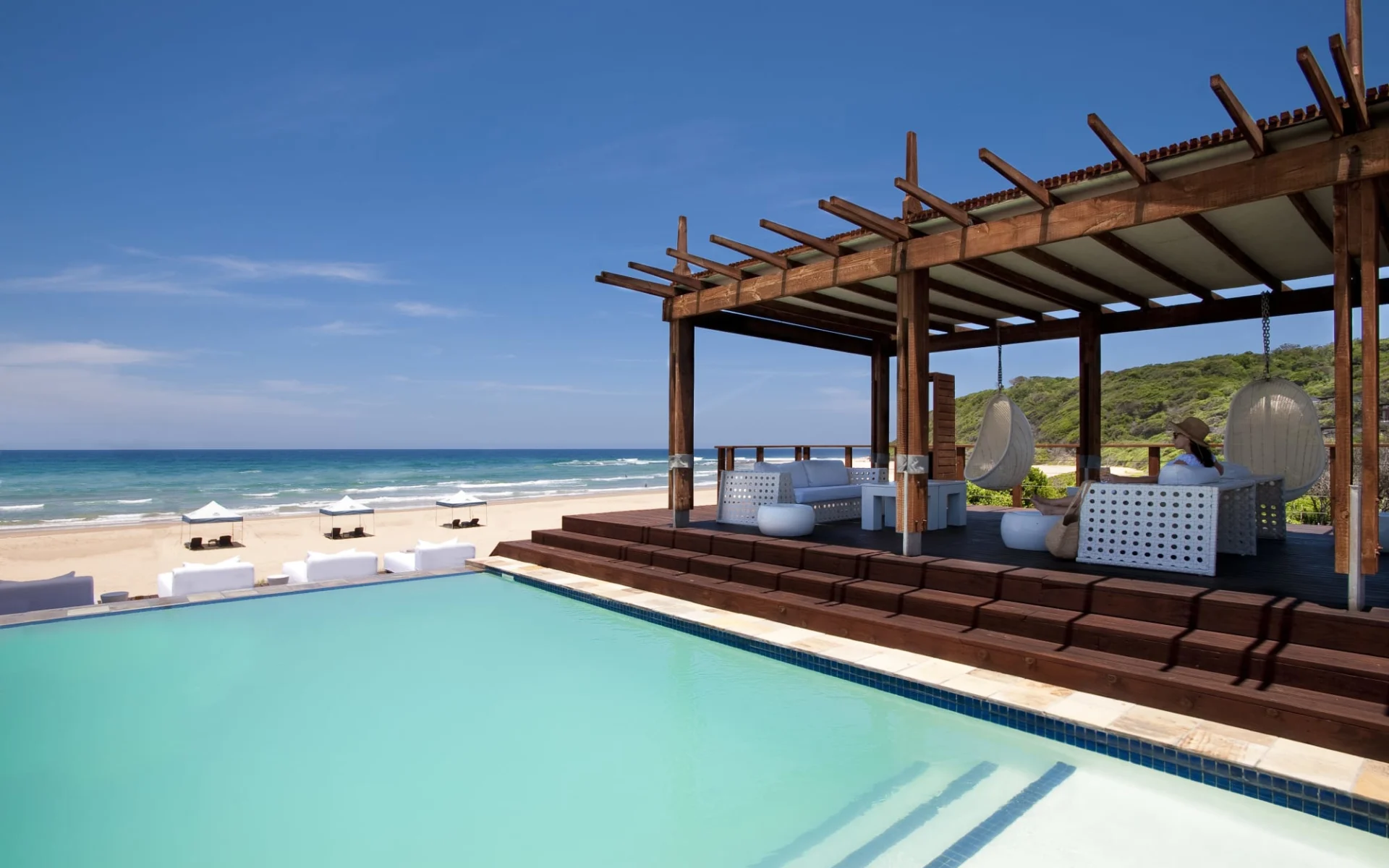 White Pearl Resort in Ponta Mamoli: The Beach Bar pool area