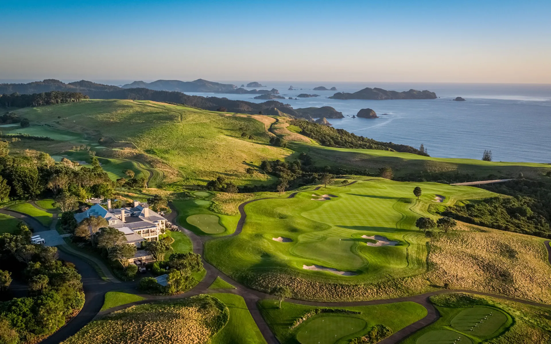 Rosewood Kauri Cliffs in Matauri Bay: The_Lodge_at_Kauri_Cliffs_Aerial