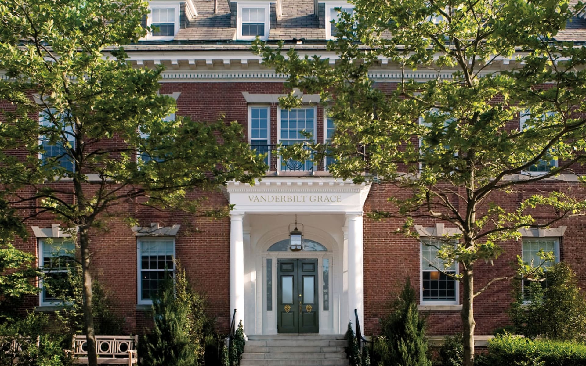 The Vanderbilt in Newport: The Vanderbilt_Aussen