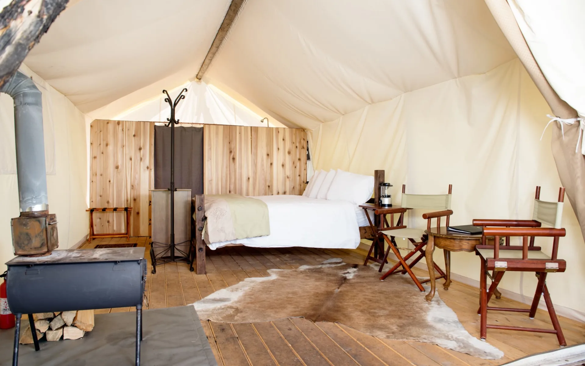 Under Canvas Yellowstone in West Yellowstone: Under Canvas Yellowstone - Deluxe Tent