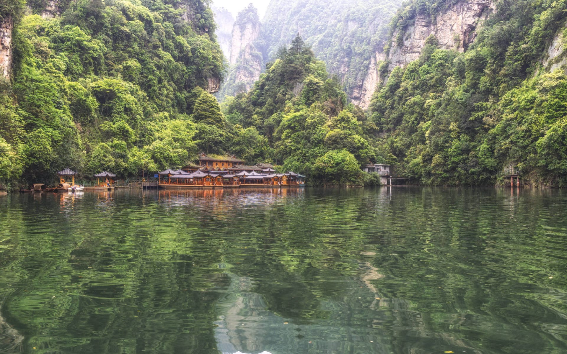 Märchenhaftes Südchina ab Shanghai: Zhangjiajie Baofeng Lake at Wulingyuan scenic area