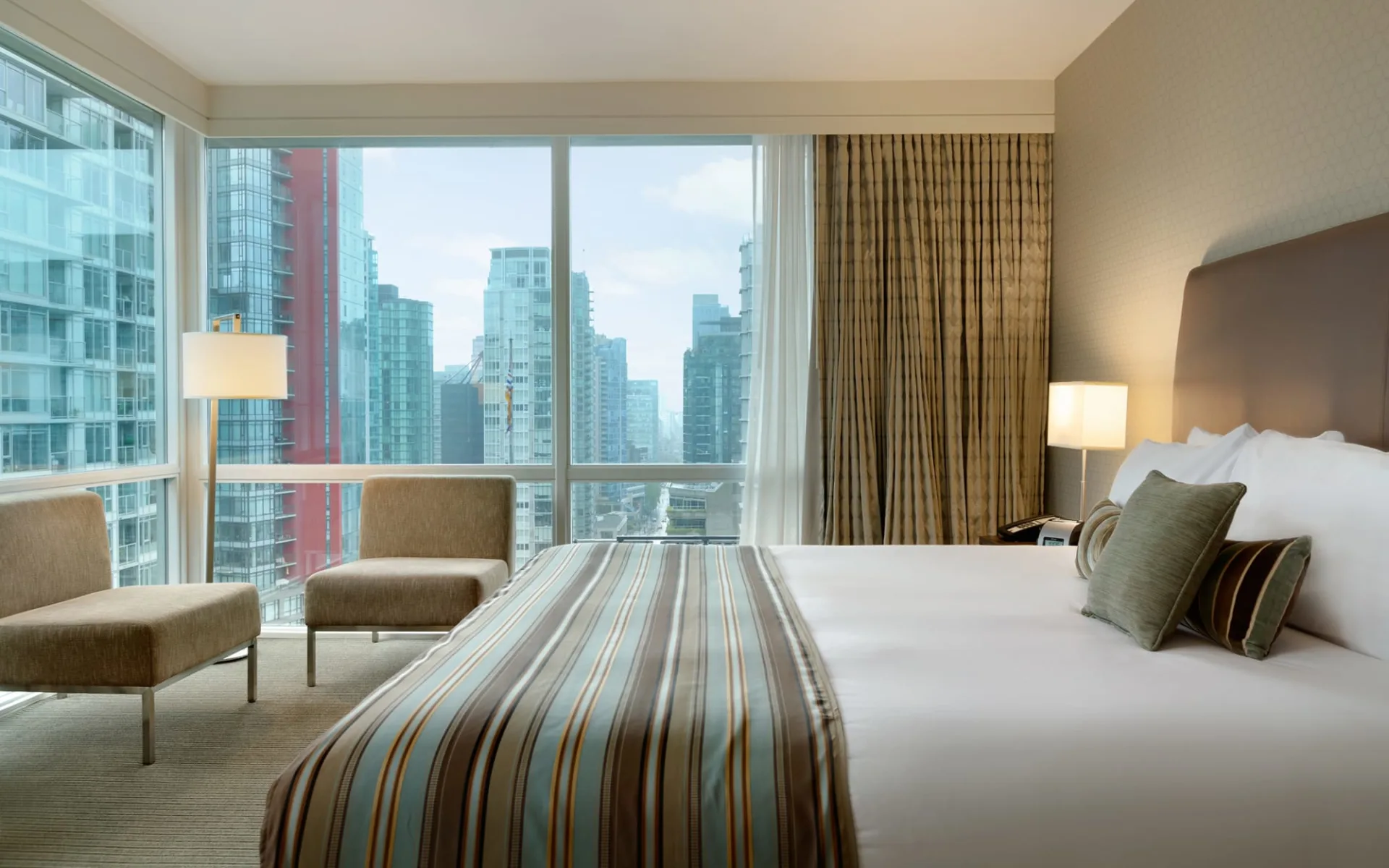 Coast Coal Harbour Vancouver Hotel by APA: Zimmer_Coast Coal Harbour_Comfort Room2_Jonview