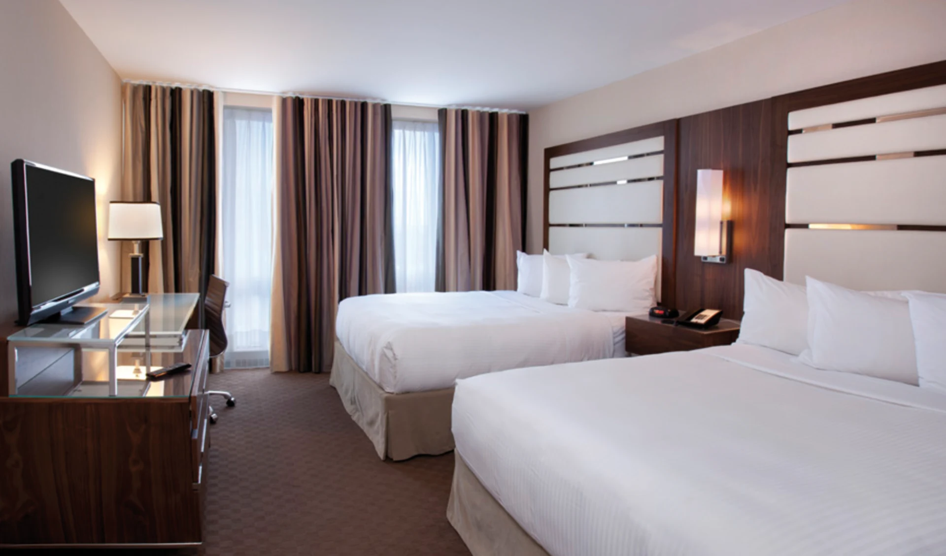 Le Cantlie Suites in Montréal: _ Zimmer Le Cantlie Suites Twinbed