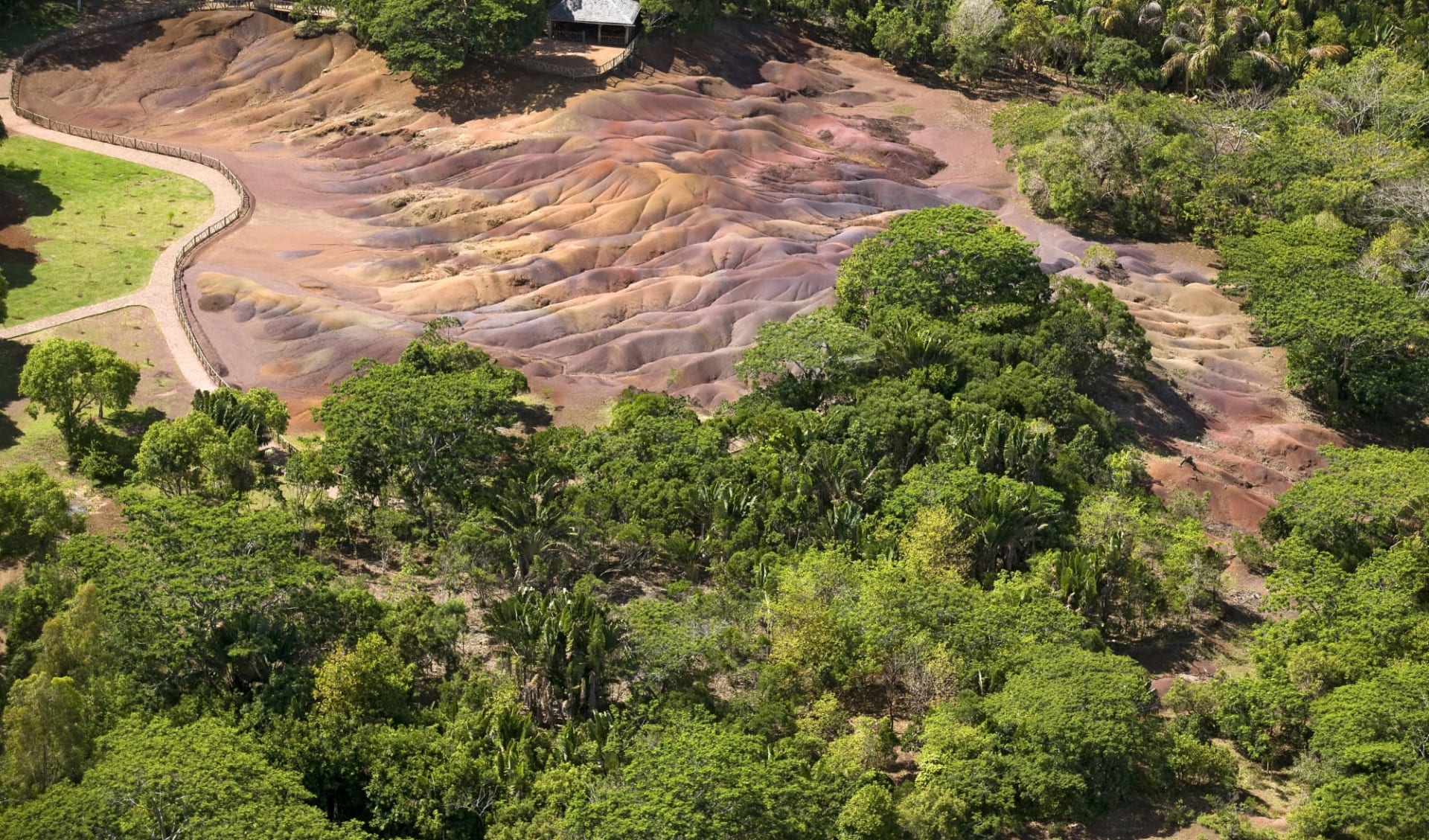 Pedaler a la Mauricienne ab Saint Antoine: 7 colored earth 