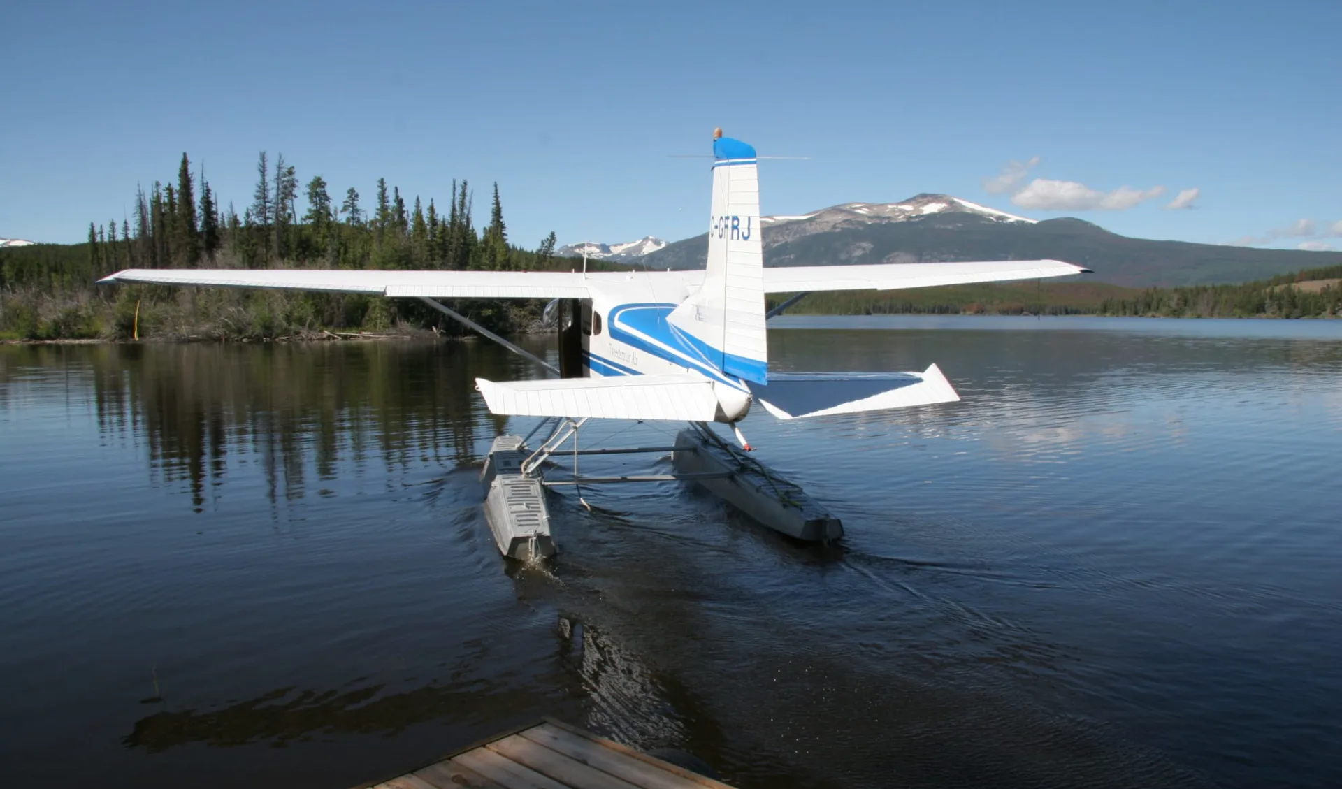 Wal- und Grizzly-Abenteuer mit dem Kajak ab Port McNeill: activities: ClearwaterLakeLodge_Floatplane