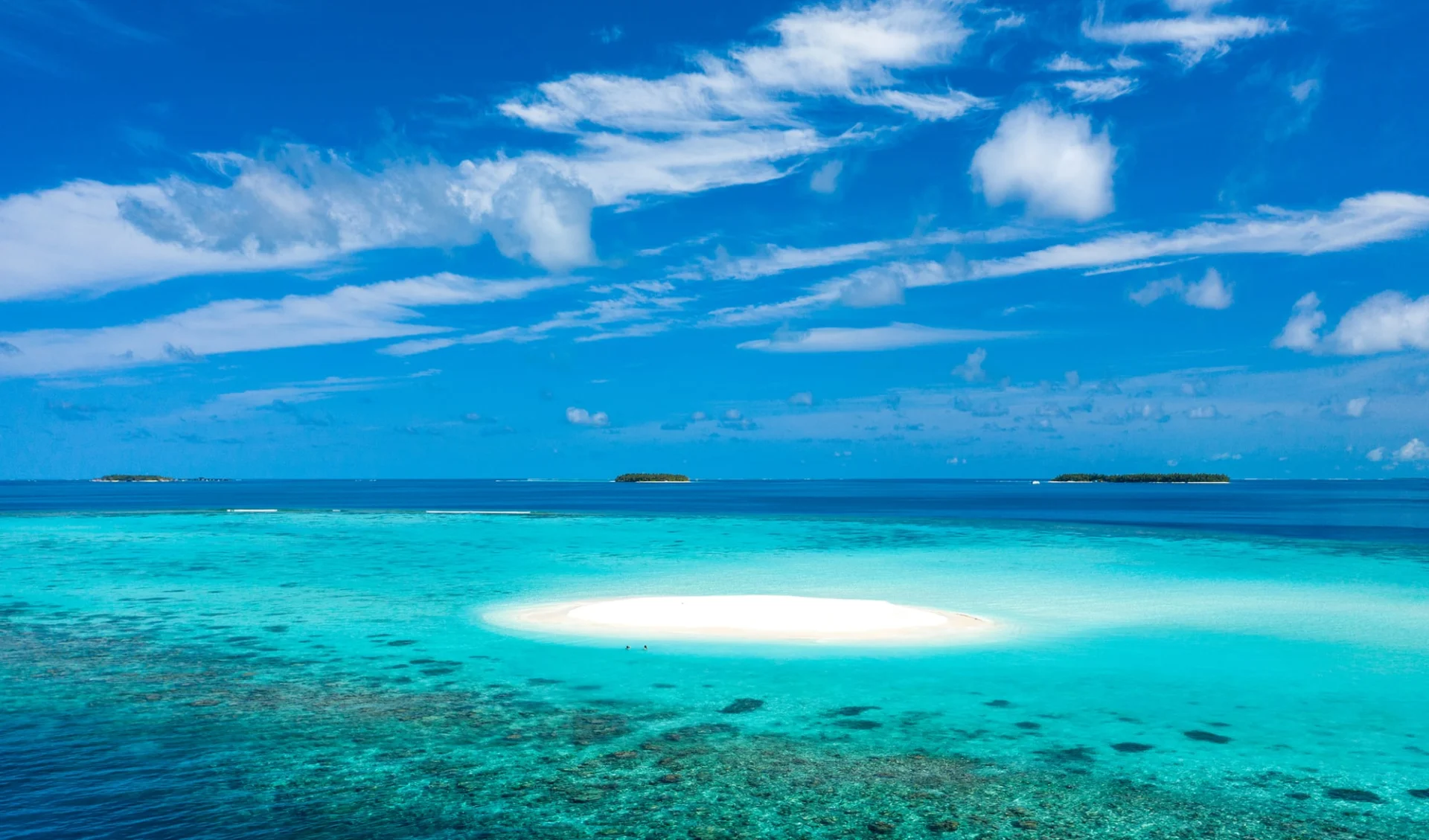 Baglioni Maldives - Luxury All Inclusive Resort in Dhaalu-Atoll:  Experience Sandbank