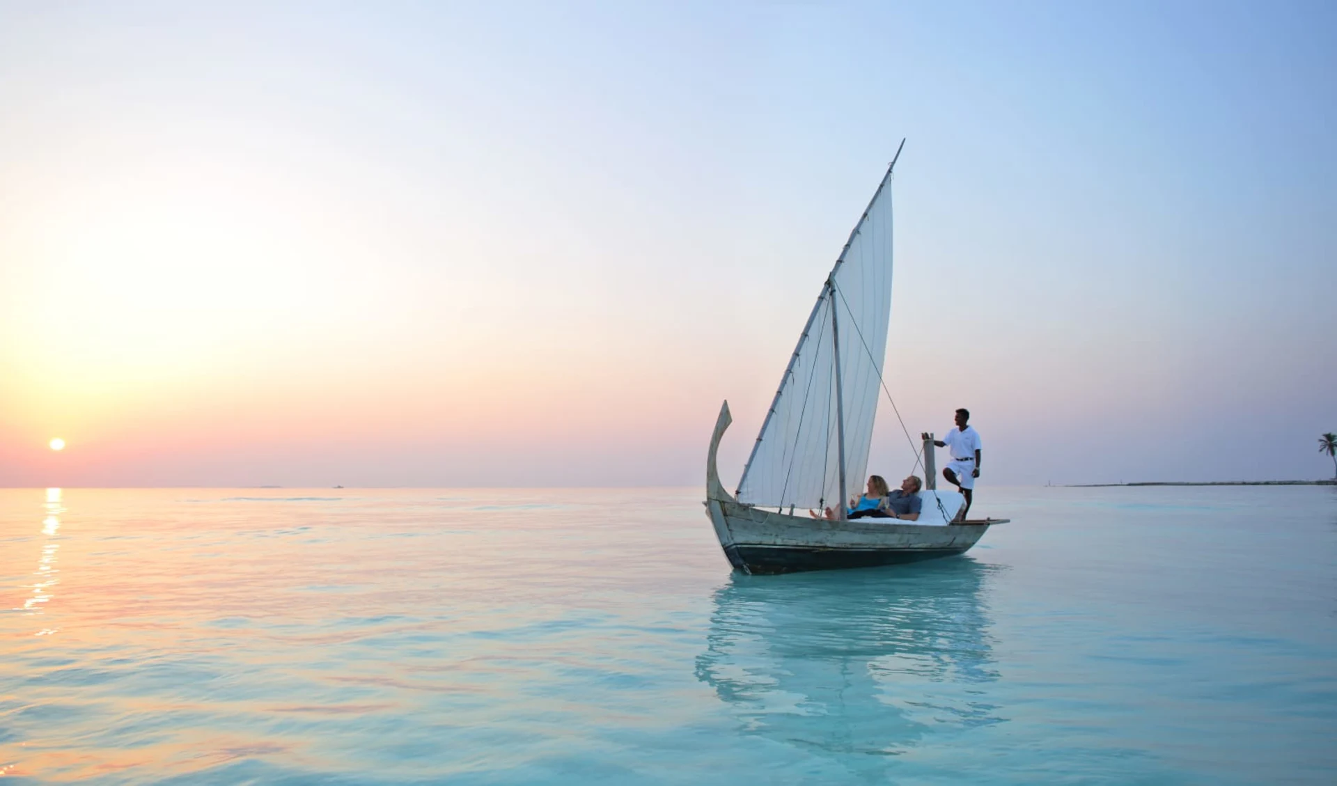 Gili Lankanfushi Maldives in Nordmale-Atoll:  Sunset Sailing on Traditional Dhoni_Landscape