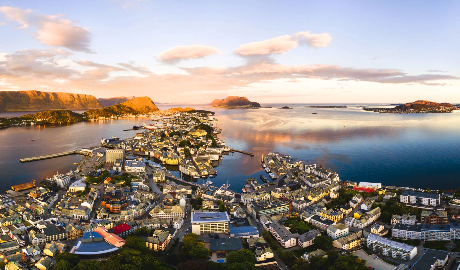 Auf der Postschiffroute zum Nordkap ab Bergen: Alesund