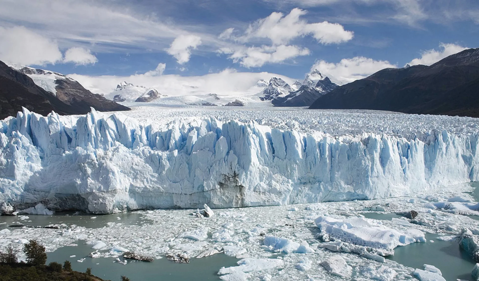 El Calafate: Argentinien - Perito Moreno - Blick an Felswand