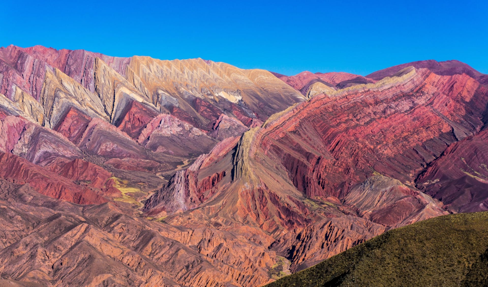 Einzigartige Landschaft der kargen Ostanden ab Salta: Quebrada de Humahuaca Schlucht