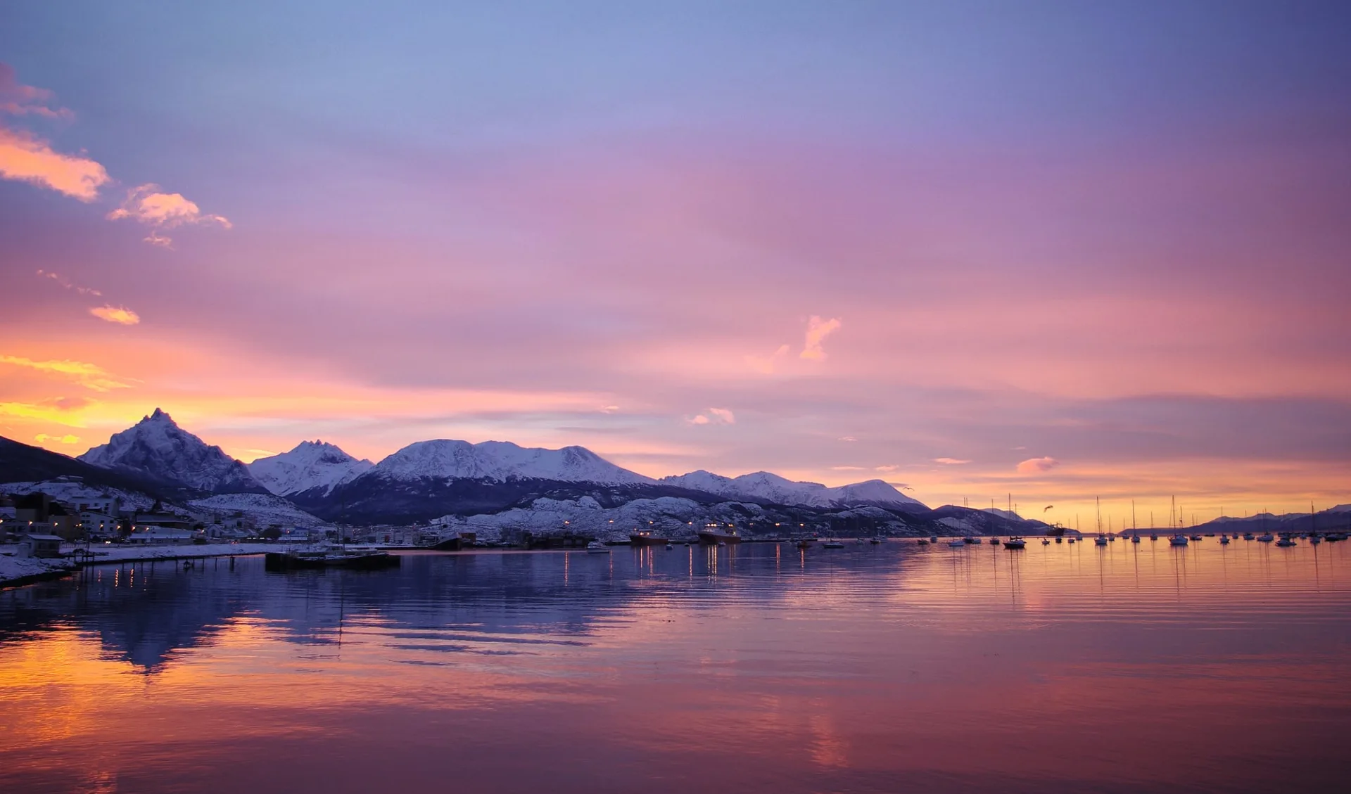 Gruppenreise Ushuaia: Argentinien - Ushuaia - Blick auf Stadt während Sonnenuntergang