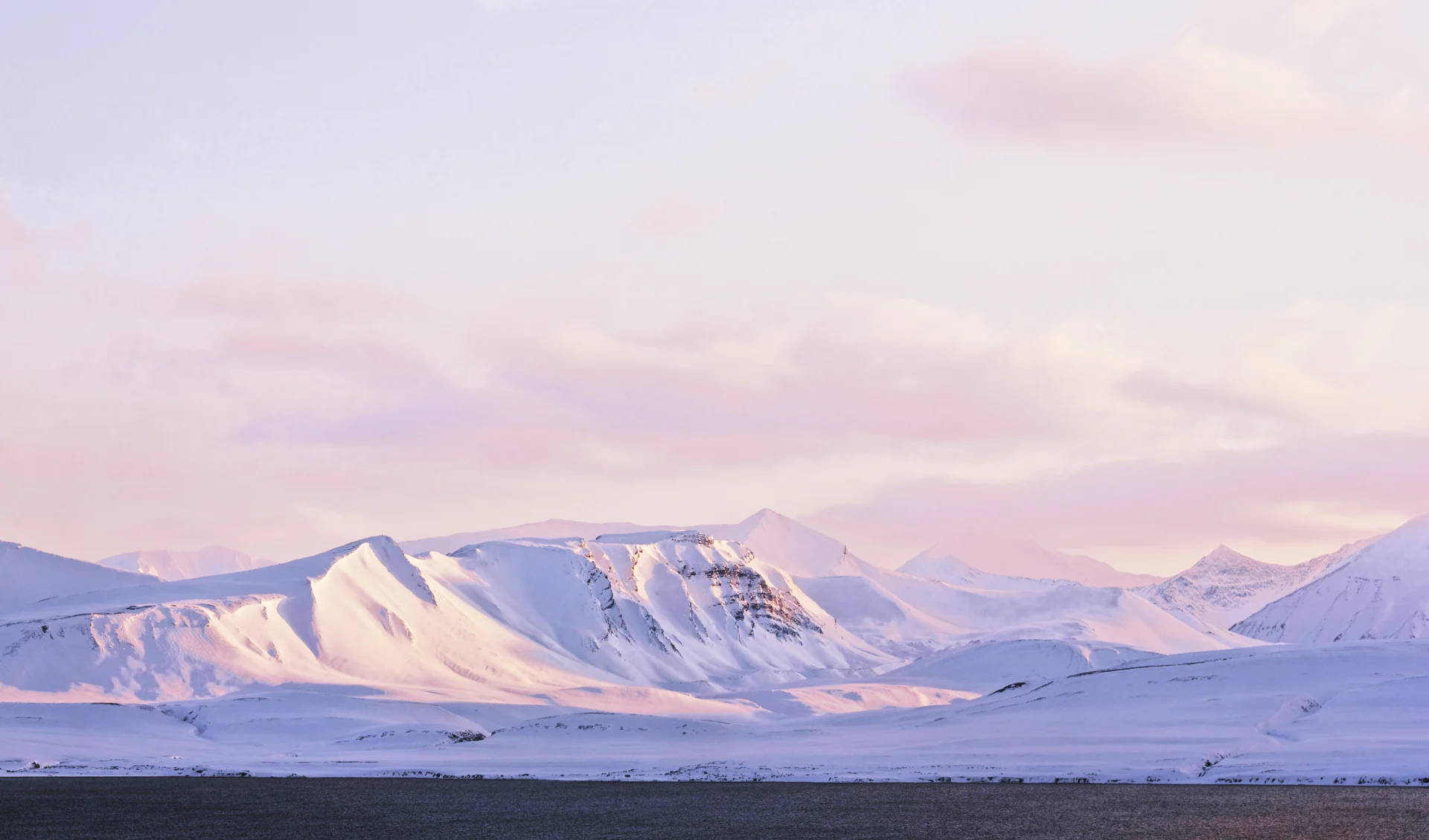 Expedition rund um Spitzbergen - im Reich des Eisbären ab Longyearbyen: Arktische Schneedunen Grenfjord Barentsburg, Svalbard