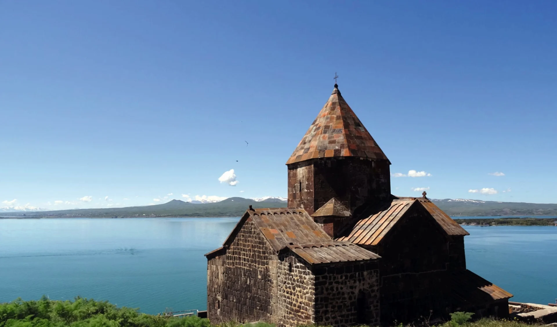 Golden Eagle, Luxuriös im Kaukasus und in Zentralasien unterwegs ab Yerewan: Armenien_Sewansee_Sonja