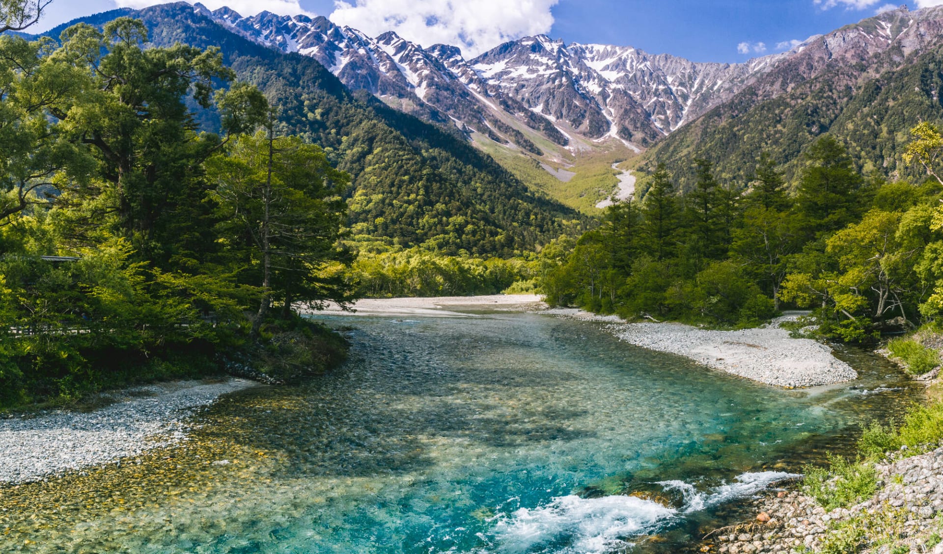 Vielfältiges Japan ab Tokio: Asuza river and the Myojindake massif in the background