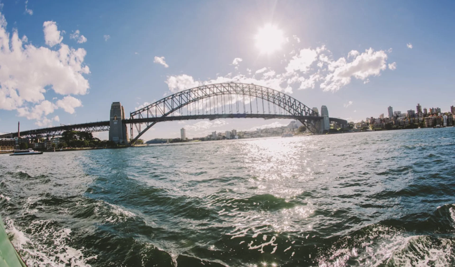 Pacific Coast Touring Route ab Sydney: Australia - New South Wales - Sydney - Harbour Bridge -  gegen die Sonne - Copyright Tourism Australia - Photographer Ellenor Argyropoulos